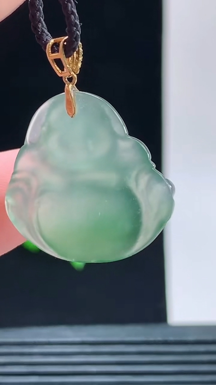 天然A货翡翠佛公吊坠，尺寸20.9-26-4.9重量:4.19g 1010
10月11日