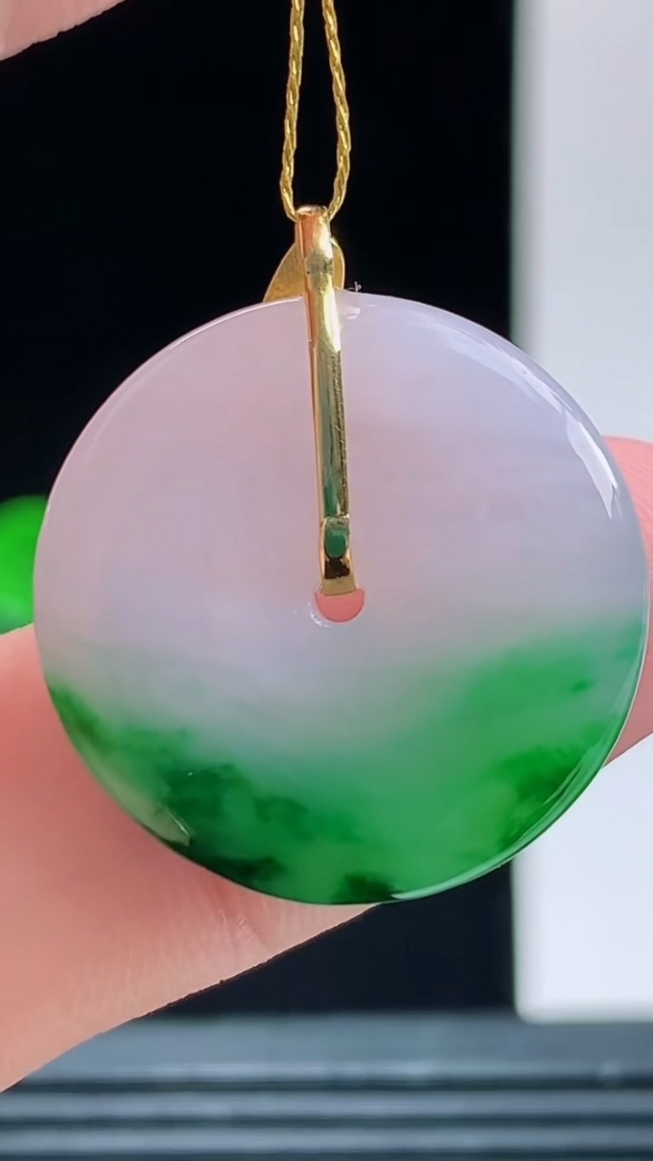 天然A货翡翠平安扣吊坠，尺寸21.1-4.3重量:4.00g 1010
10月11日