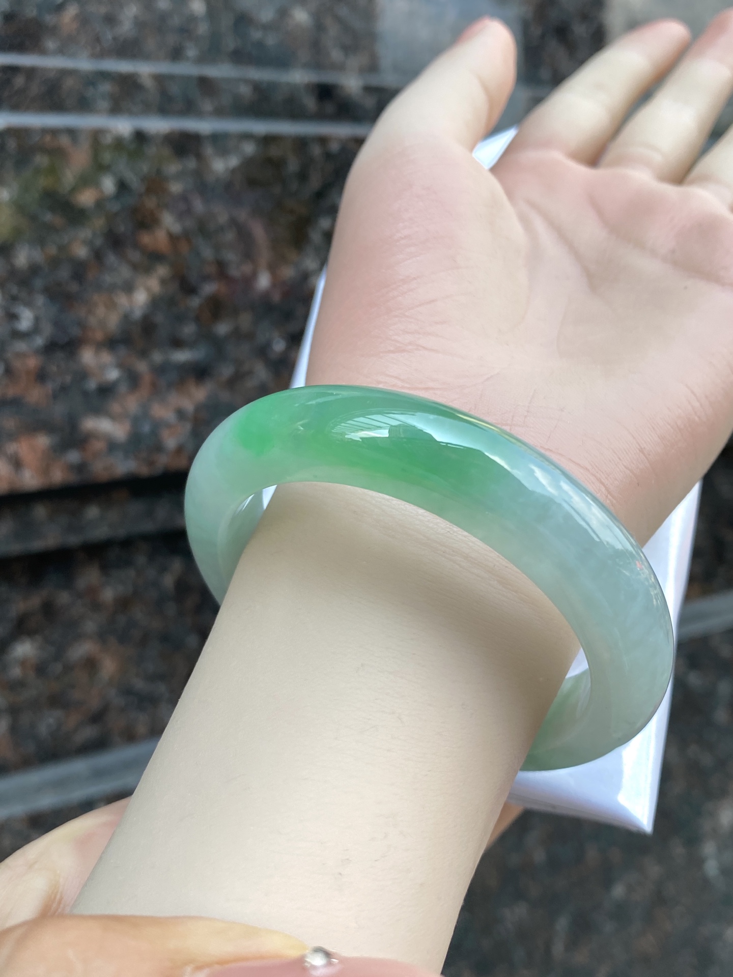 飘绿正圈手镯 尺寸：53.9-13.1-9.1 0CSL260930