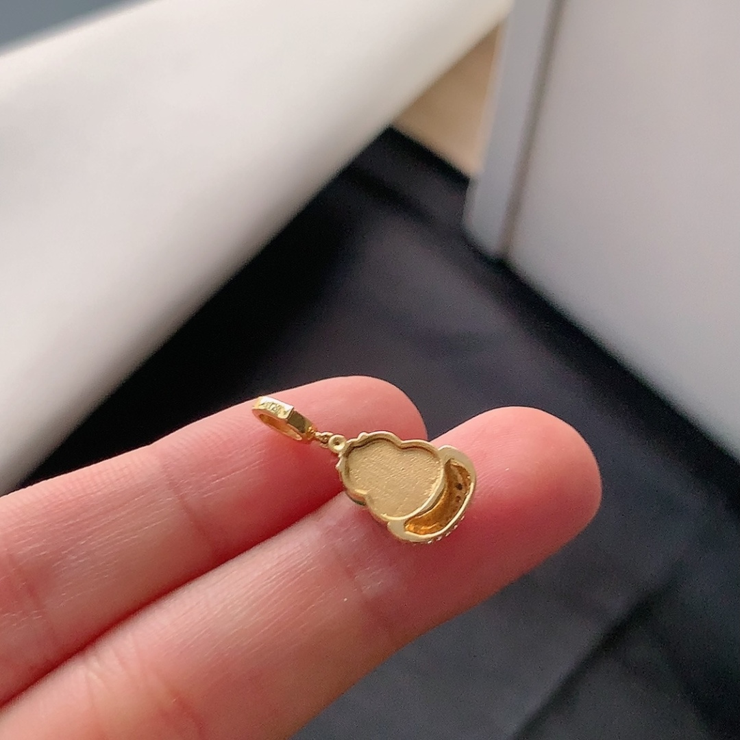 ️ 冰阳绿葫芦吊坠 色泽均匀，底子细腻柔和，佩戴清新淡雅 货号54929，19.6-8.9-3.0