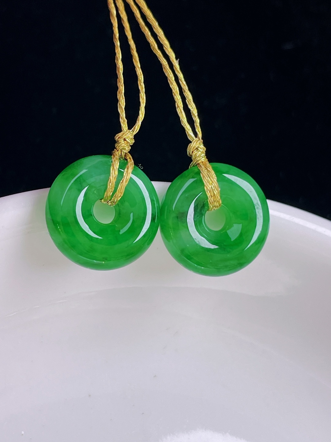 ️辣绿耳坠，老种起光，细底通透，尺寸：12.6/4mm0930