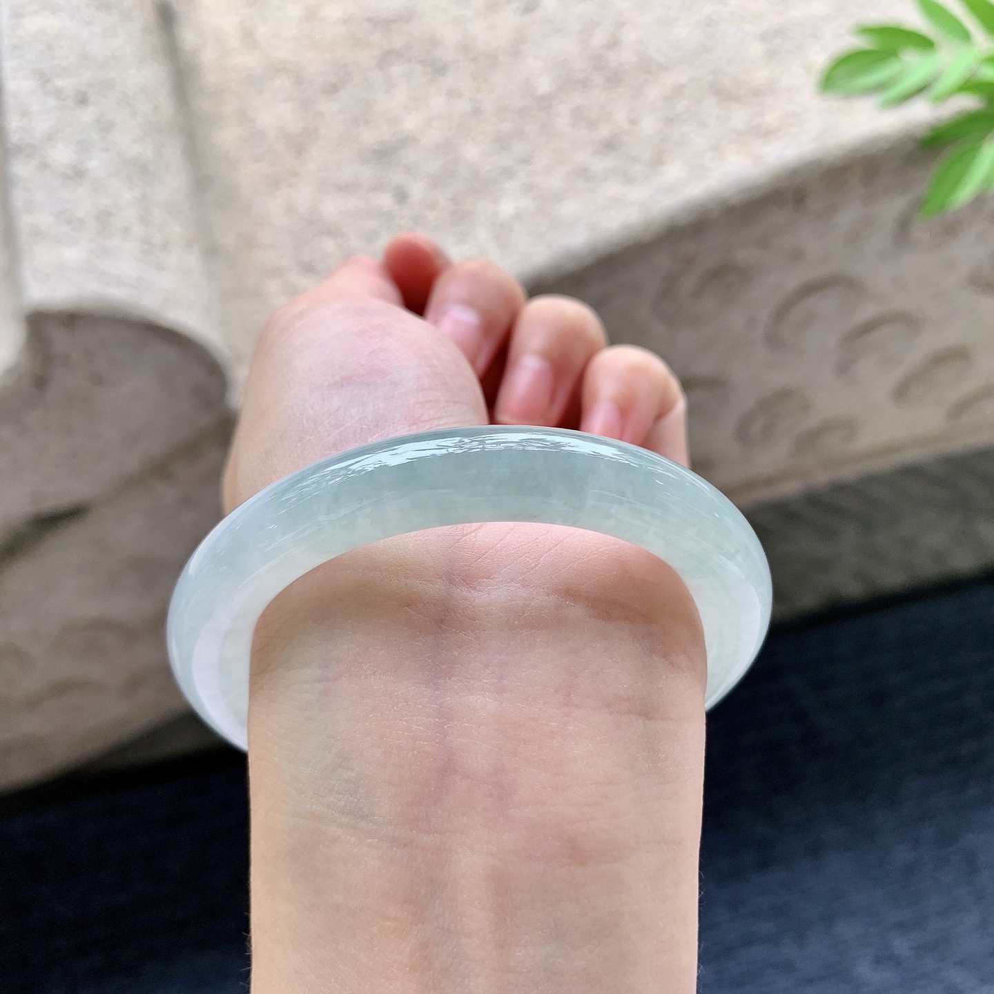 圆条52 53 圈口53.2/9.7/9.6 编码AD092417 糯冰底色，水润，种老，细腻，打灯有棉纹