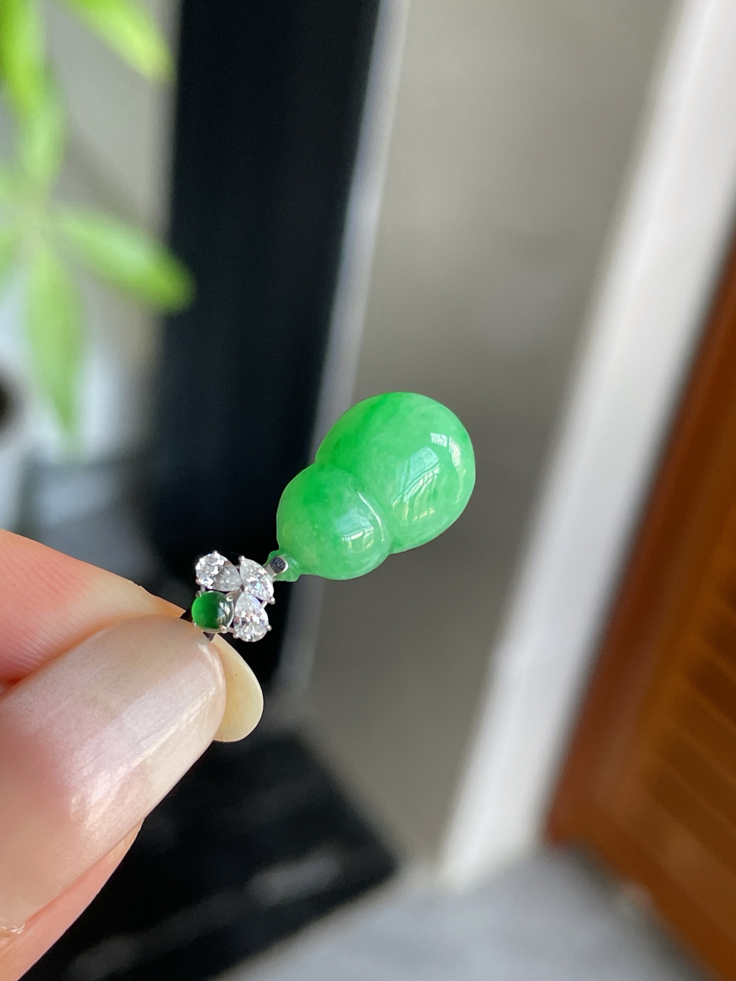18k金扣冰阳绿小葫芦, 总21.7mm 裸石15-9.8-6mm S11，15-9.8-6