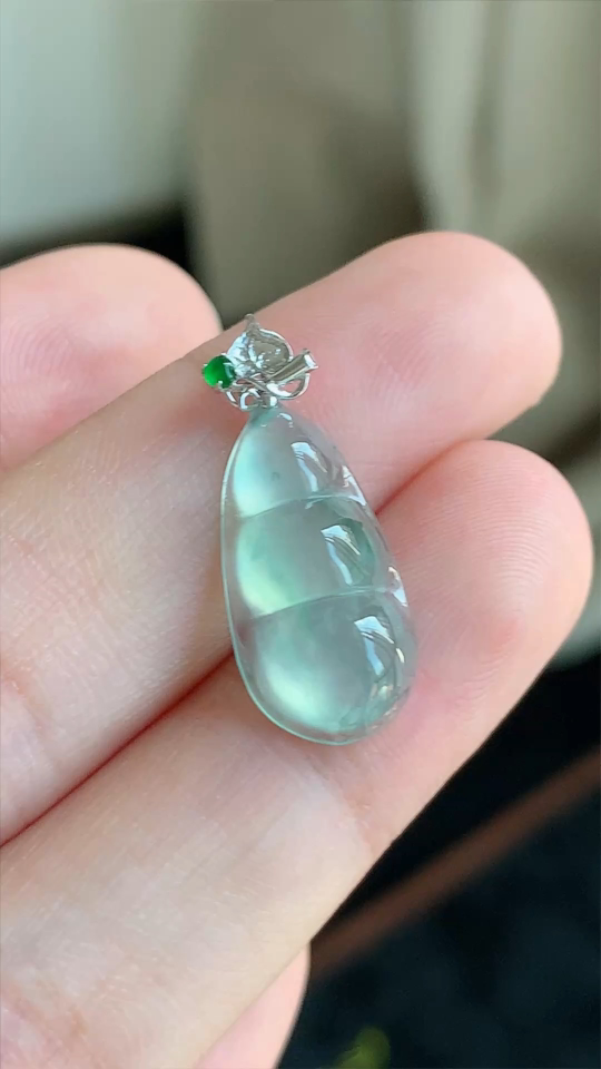 翡翠精品，福豆，冰种无裂，飘花18k金 尺寸19.4-10-4 aa930