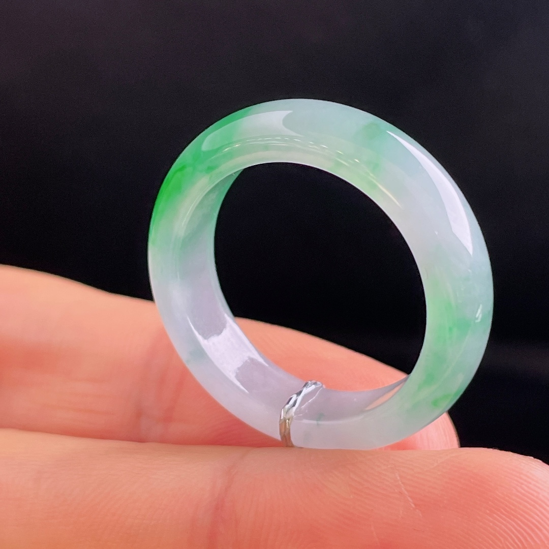 ️飘绿指环戒圈，老种起光，细底通透，尺寸：6.2/4圈口23mm0930