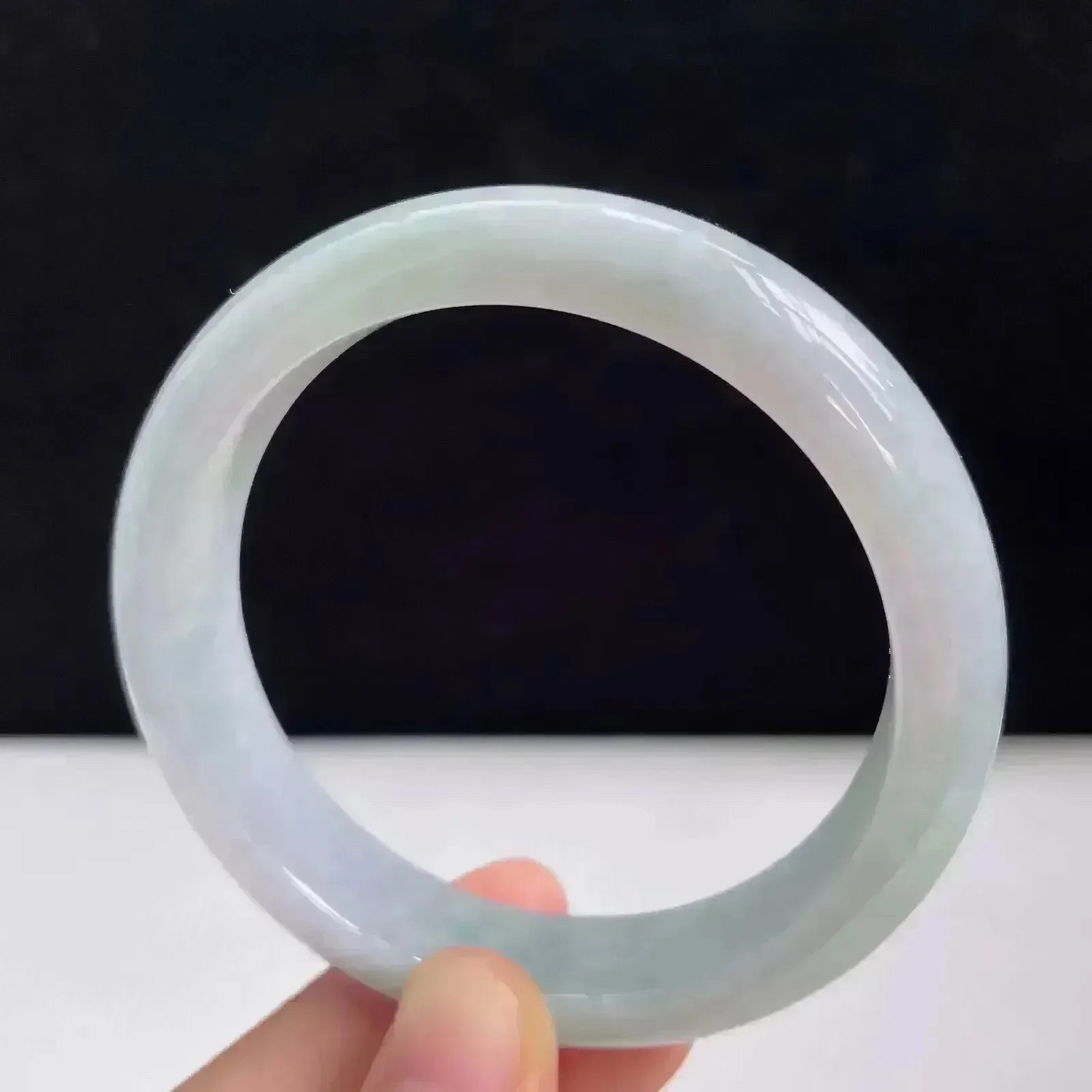 55.5mm自然光拍摄天然翡翠A货好种水正圈手镯 52.02g