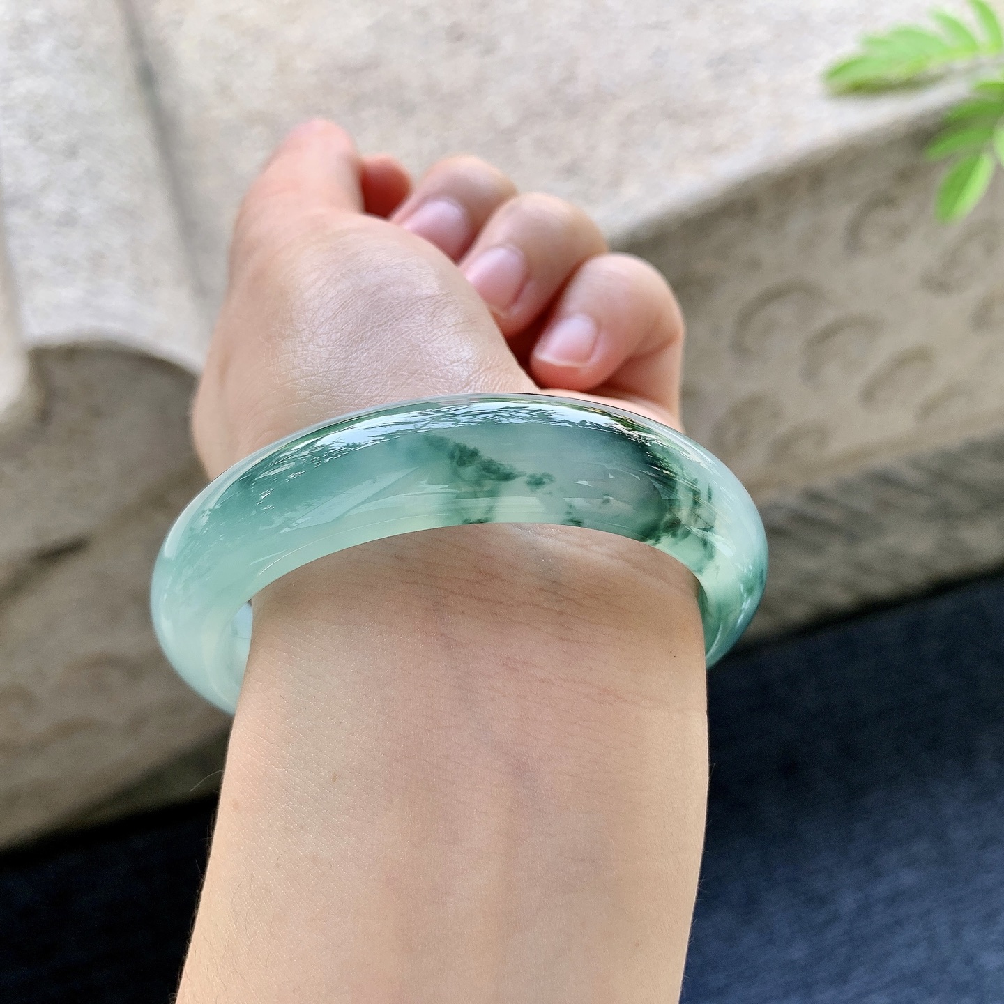 正圈54 55 圈口55.8/13.5/8 编码WW092540 冰糯飘花，水润，种老，细腻，无裂