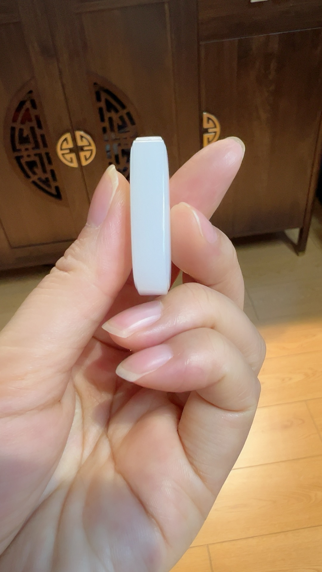 小精品｜白玉｜平安无事牌
一级白细 简单大气 女士推荐自留

重18.2克 尺寸37*24*9m m