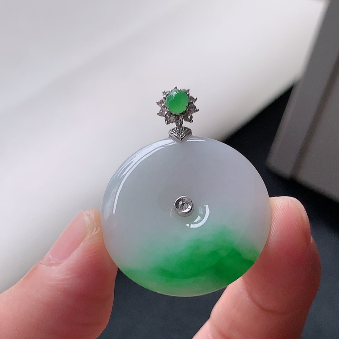 ️ 平安扣吊坠 翠色清新，种老水润细腻，佩戴优雅时尚 货号77704，35.9-26.8-4.5