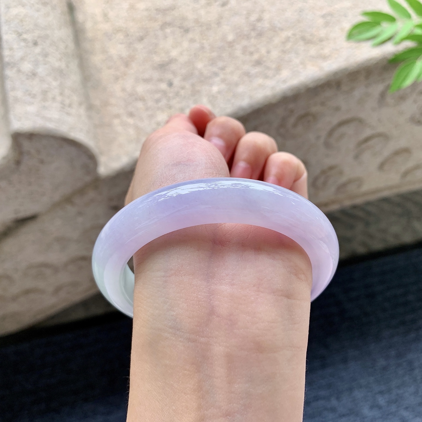 正圈58 59 圈口59.3/12/9.7 编码QX092413 春彩，水润，种老，细腻，无裂