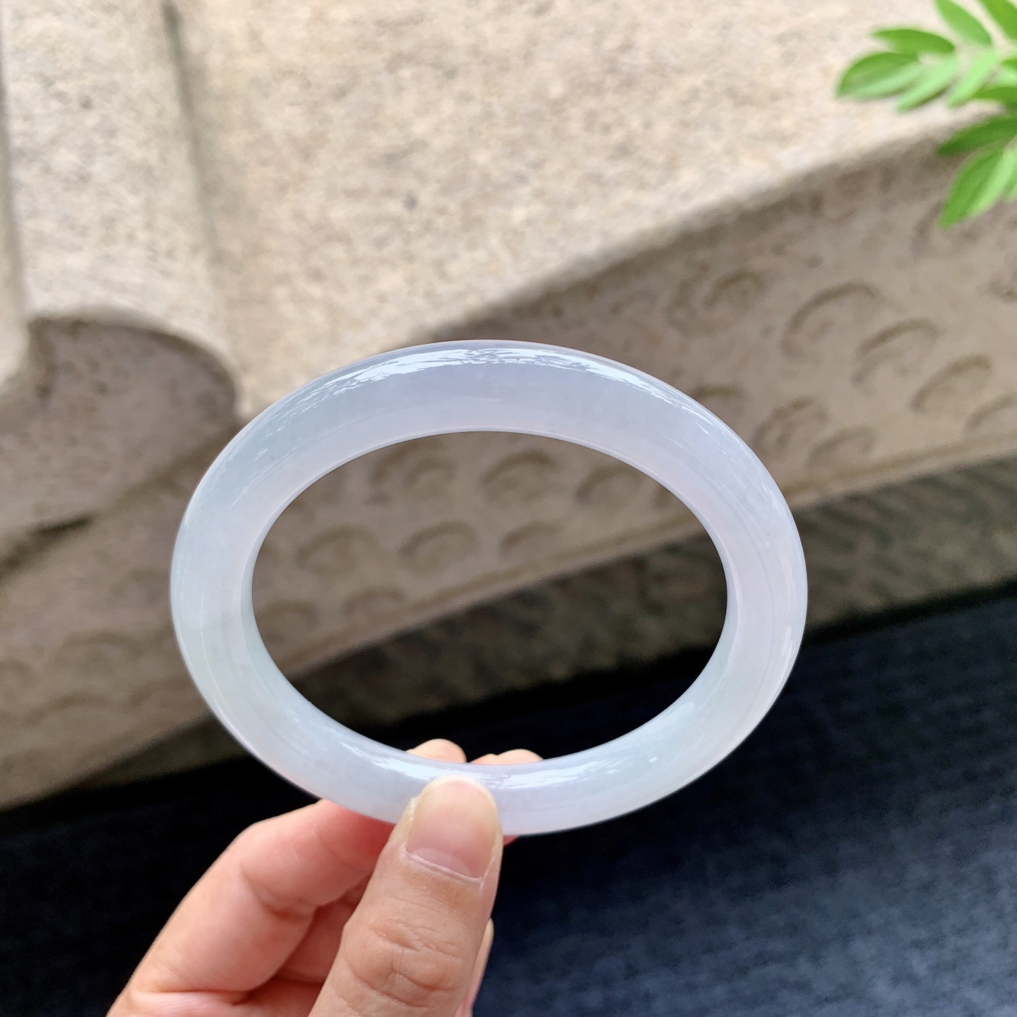 圆条59 60 【圈口】60/10.2/9.4 【编码】AD092440 【描述】细糯，水润，种老，细腻，打灯有絮线