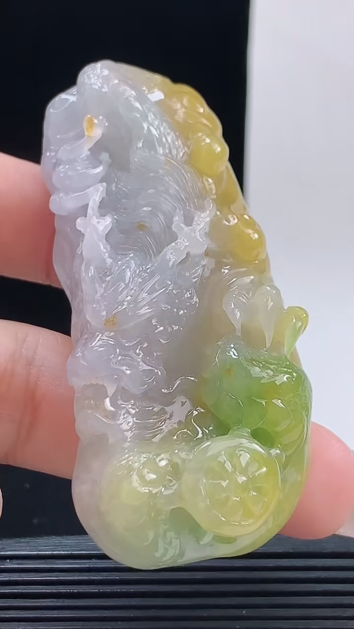 缅甸天然翡翠a货，老坑料冰润双彩黄加绿龙牌吊坠，尺寸74-31-14.8重量:62.35g #