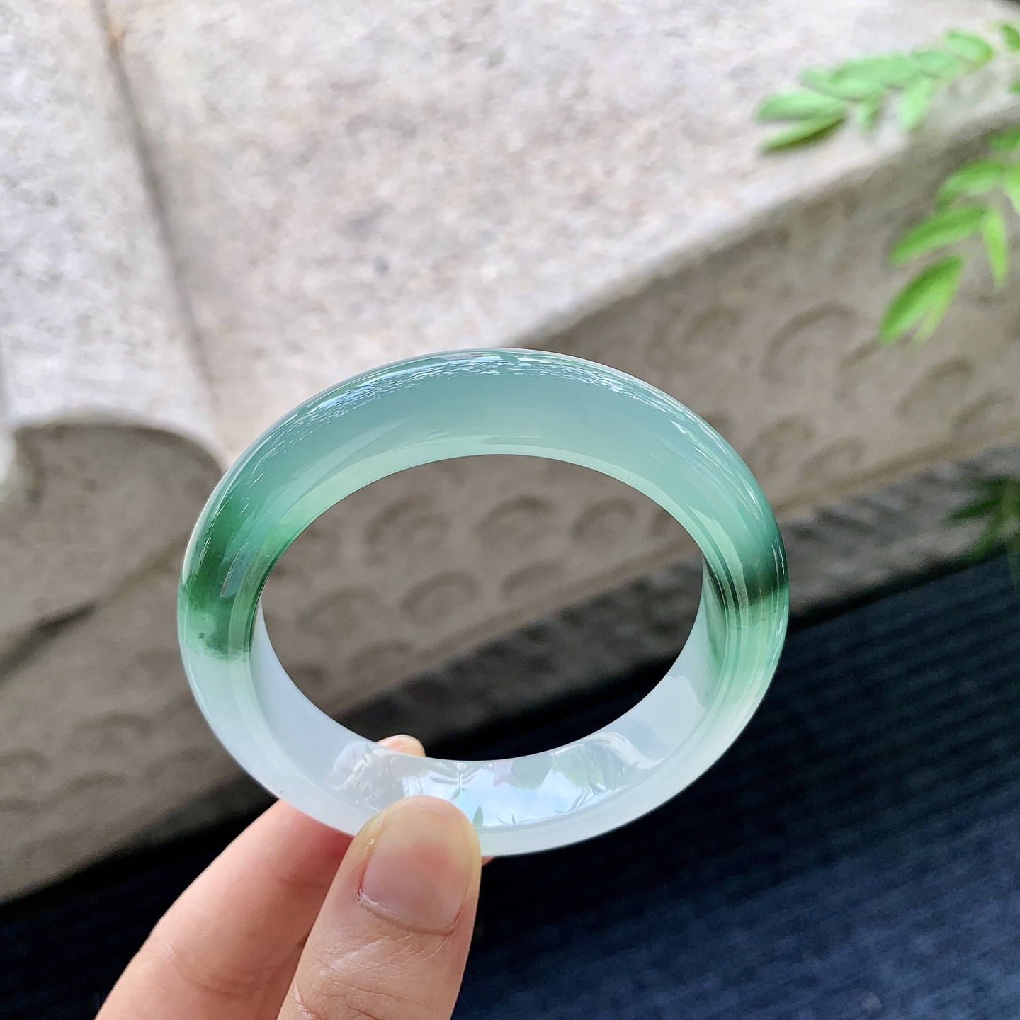 正圈51 52 圈口52.4/12.1/8.6 编码WW082981 冰飘绿，清透，水润，种老，细腻，打灯有棉线