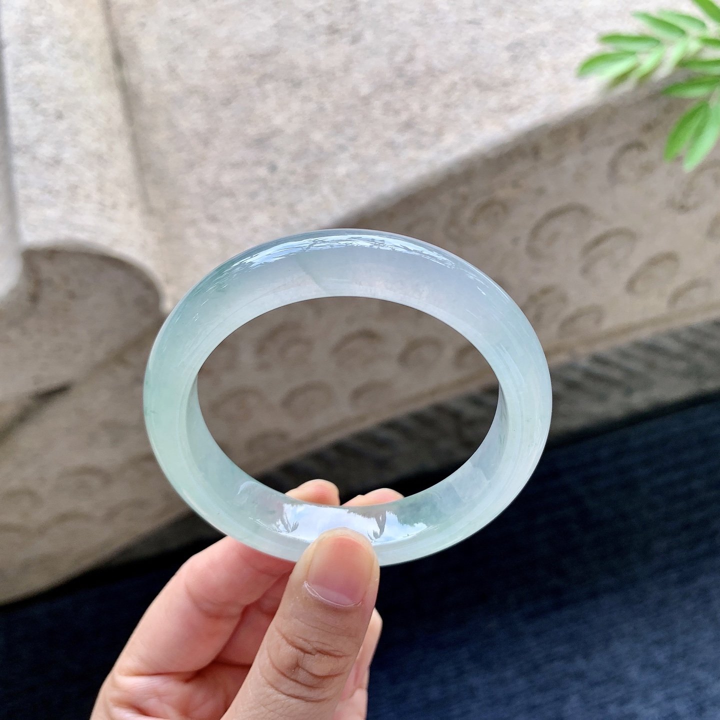 正圈54 55 圈口54.2/13/8.7 编码AN092918 糯冰飘花，水润，种老，细腻，打灯有棉线