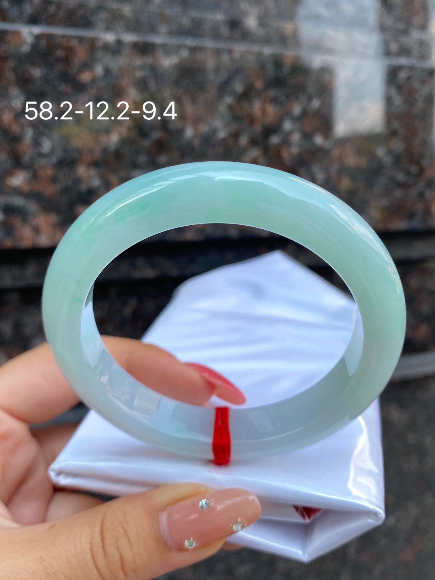 飘绿正圈手镯 尺寸：58.2-12.2-9.4 0CSL260930