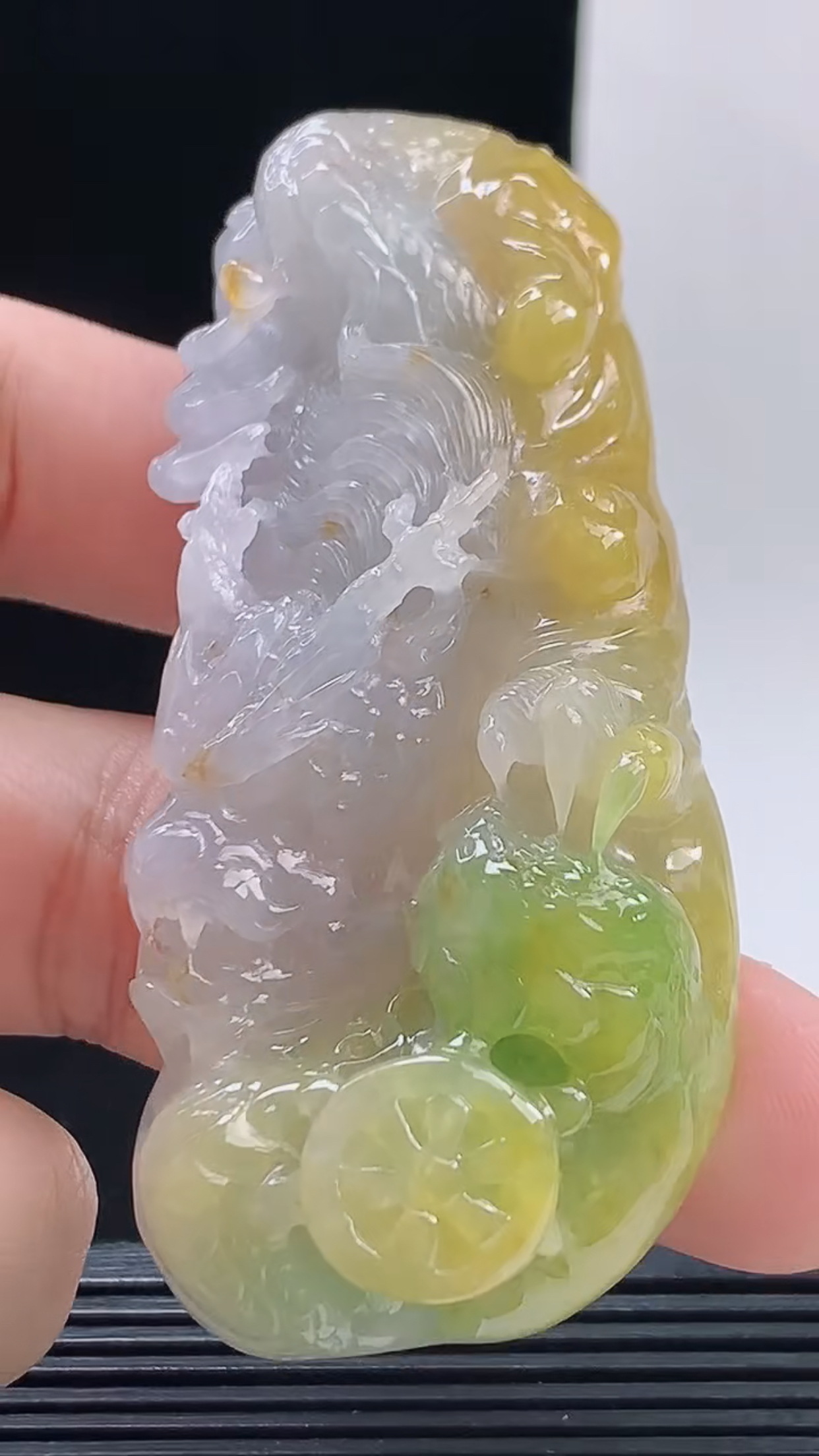 缅甸天然翡翠a货，老坑料冰润双彩黄加绿龙牌吊坠，尺寸74-31-14.8重量:62.35g #