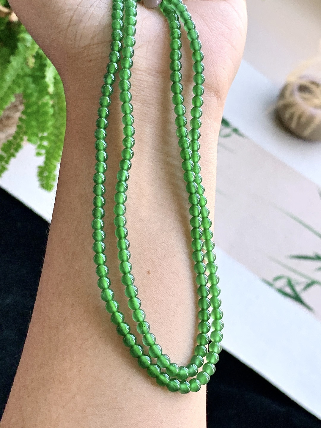 【珠子】️阳绿珠链圆珠子珠链 【说明】 性比高 【尺寸】3.8mm，30cm 【重量】18.5克