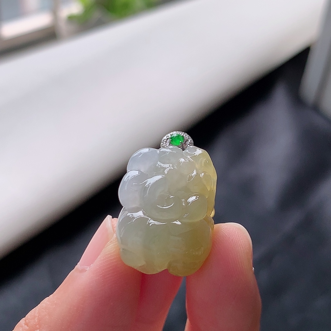 ️ 冰黄貔貅吊坠 底子细腻莹润，佩戴清新优雅货号18817，21.0-16.0-12.1