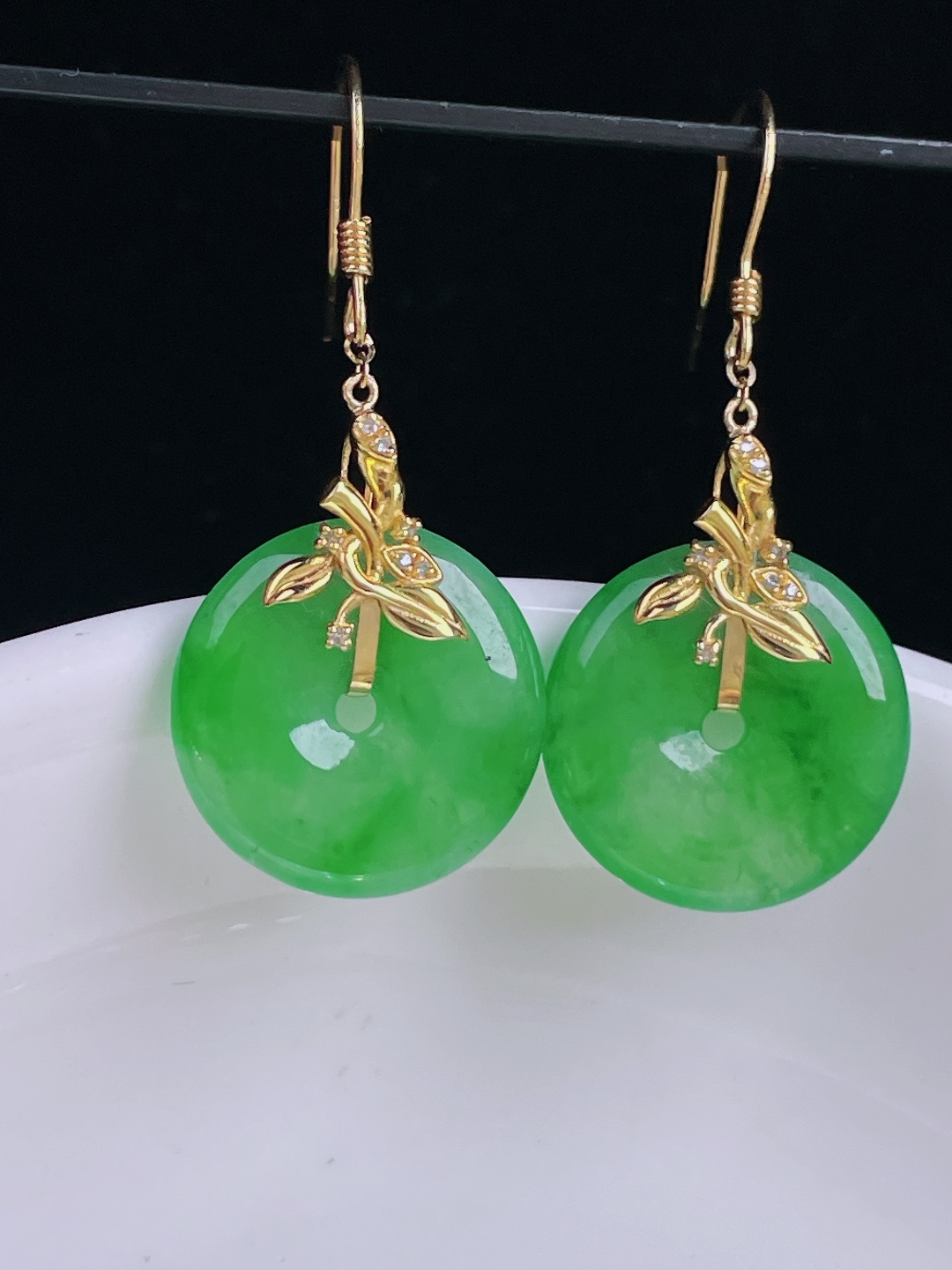 冰绿耳坠，18k镶嵌，老种起光，细底通透，尺寸：裸石14/2.9mm0930