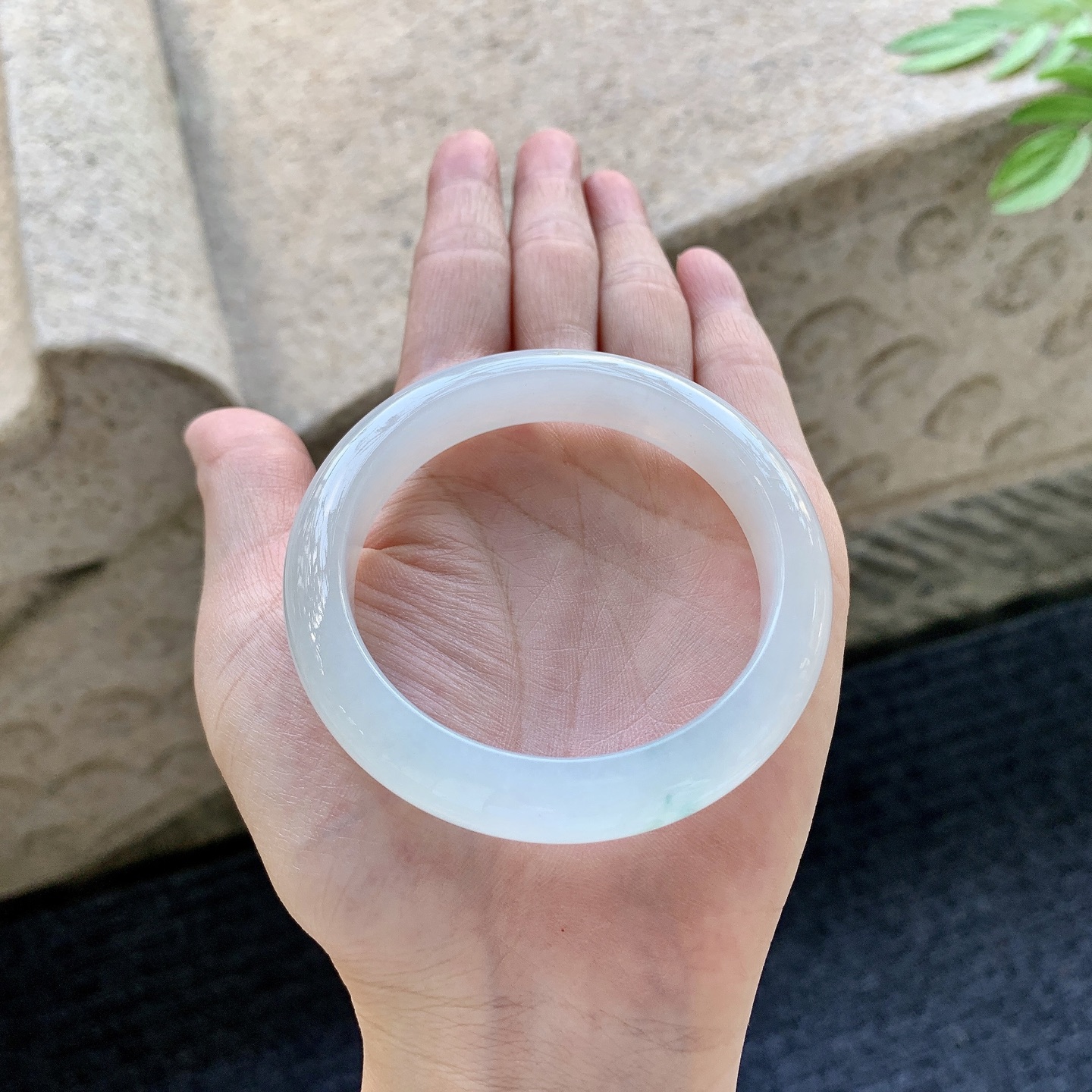 正圈52 53 圈口53/11.6/8.1 编码DZ093008 糯冰飘花，水润，种老，细腻，内侧有棉纹