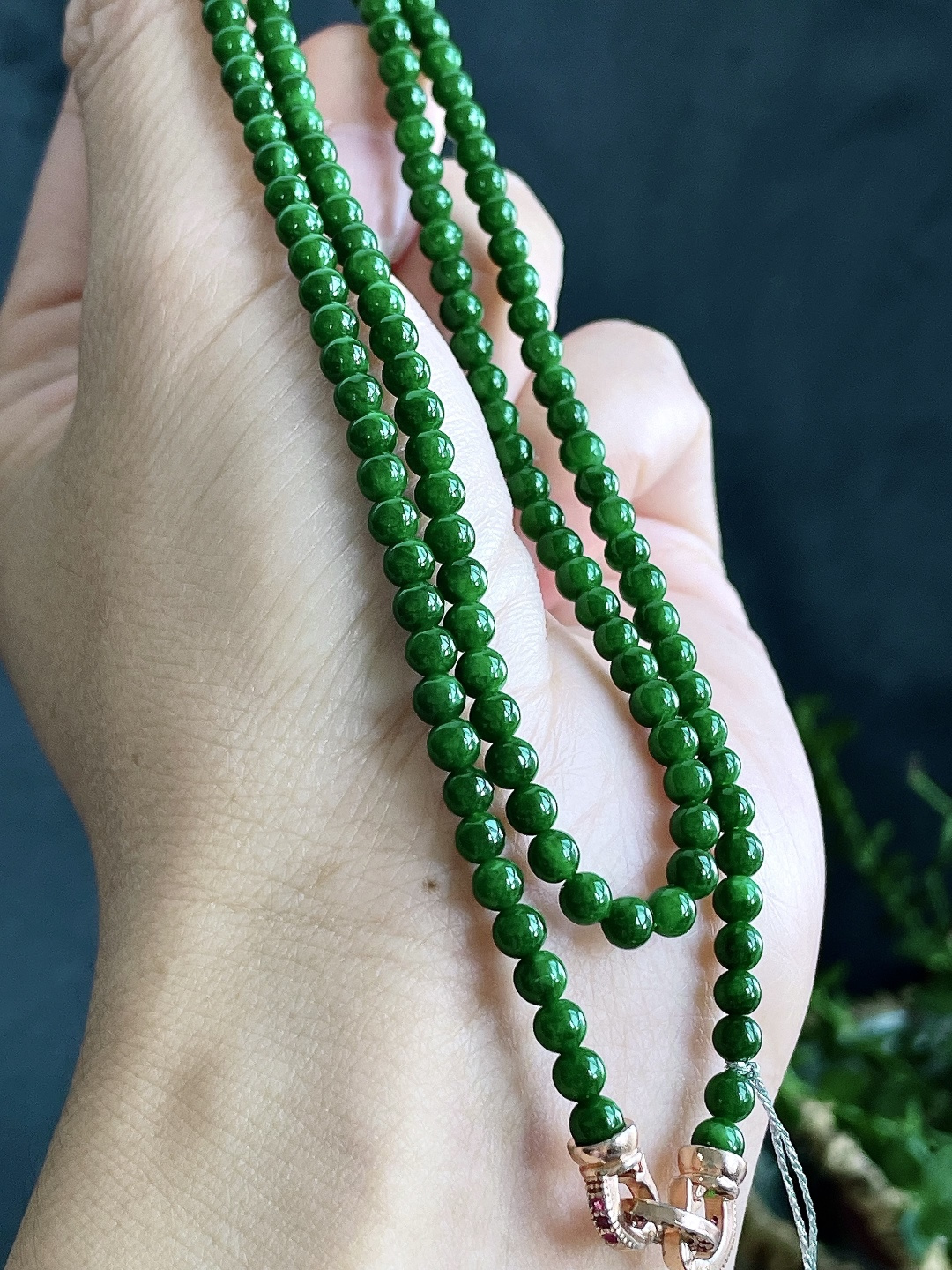 【珠子】冰辣绿珠链圆珠珠子珠链 【说明】 性比高 【尺寸】3.8mm，31cm 【重量】17.5克