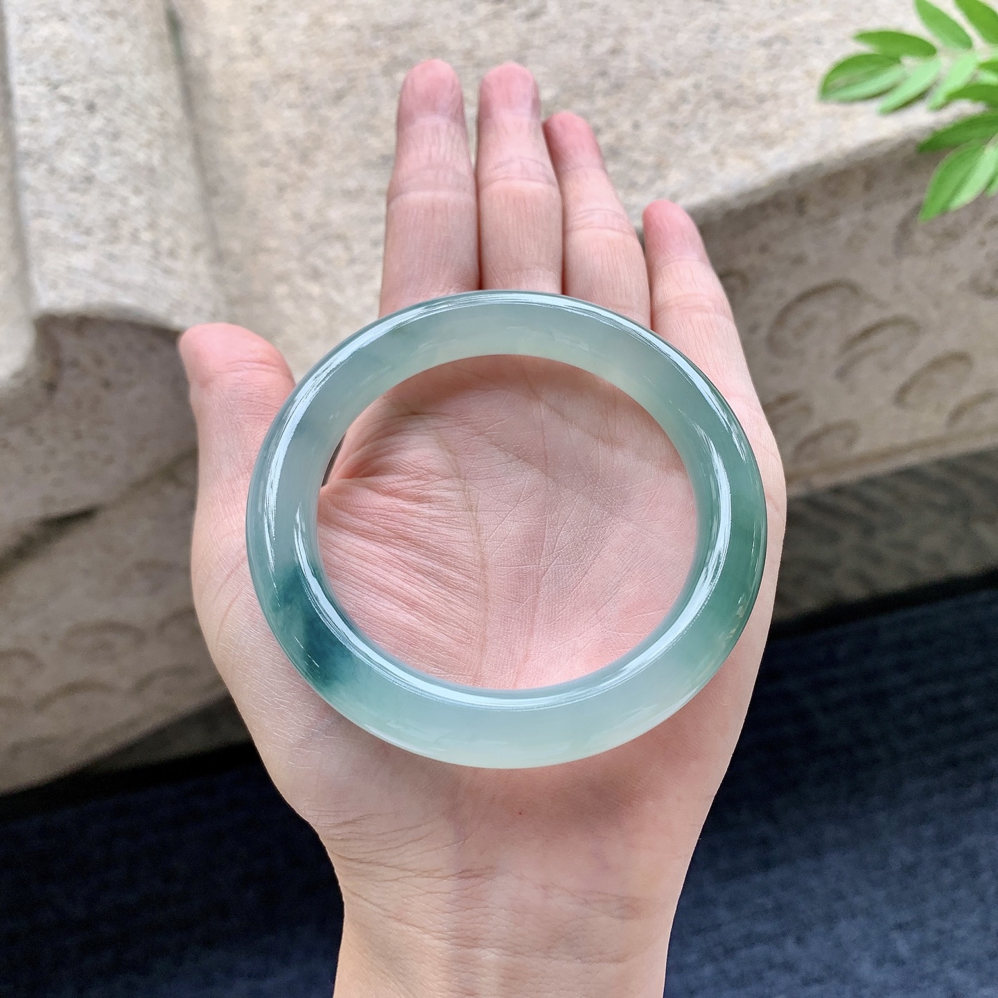 圆条54 55 圈口55/10/9.6 编码WW092451 糯冰飘绿，水润，种老，细腻，打灯有絮线
