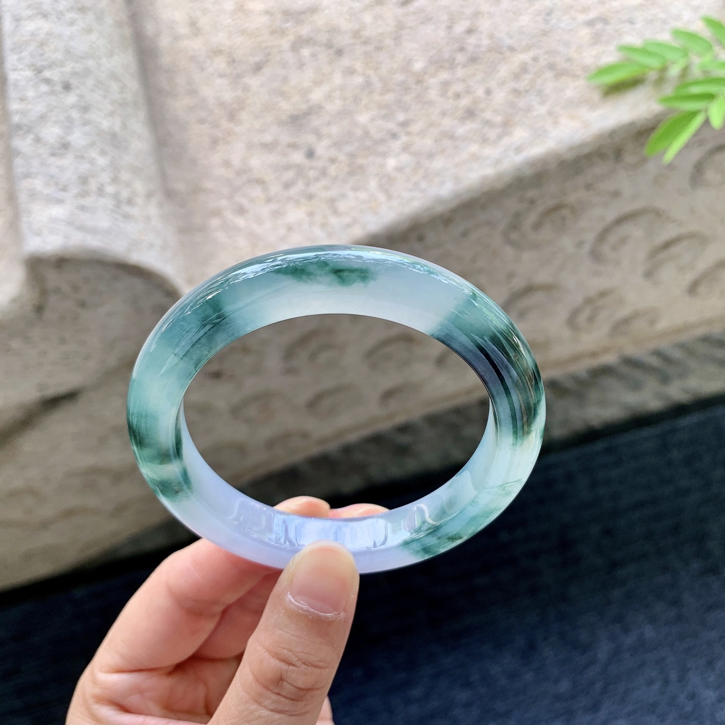 正圈55 56 圈口56/10.4/8.8 编码BA092562 冰糯飘花，水润，种老，细腻，打灯有絮线