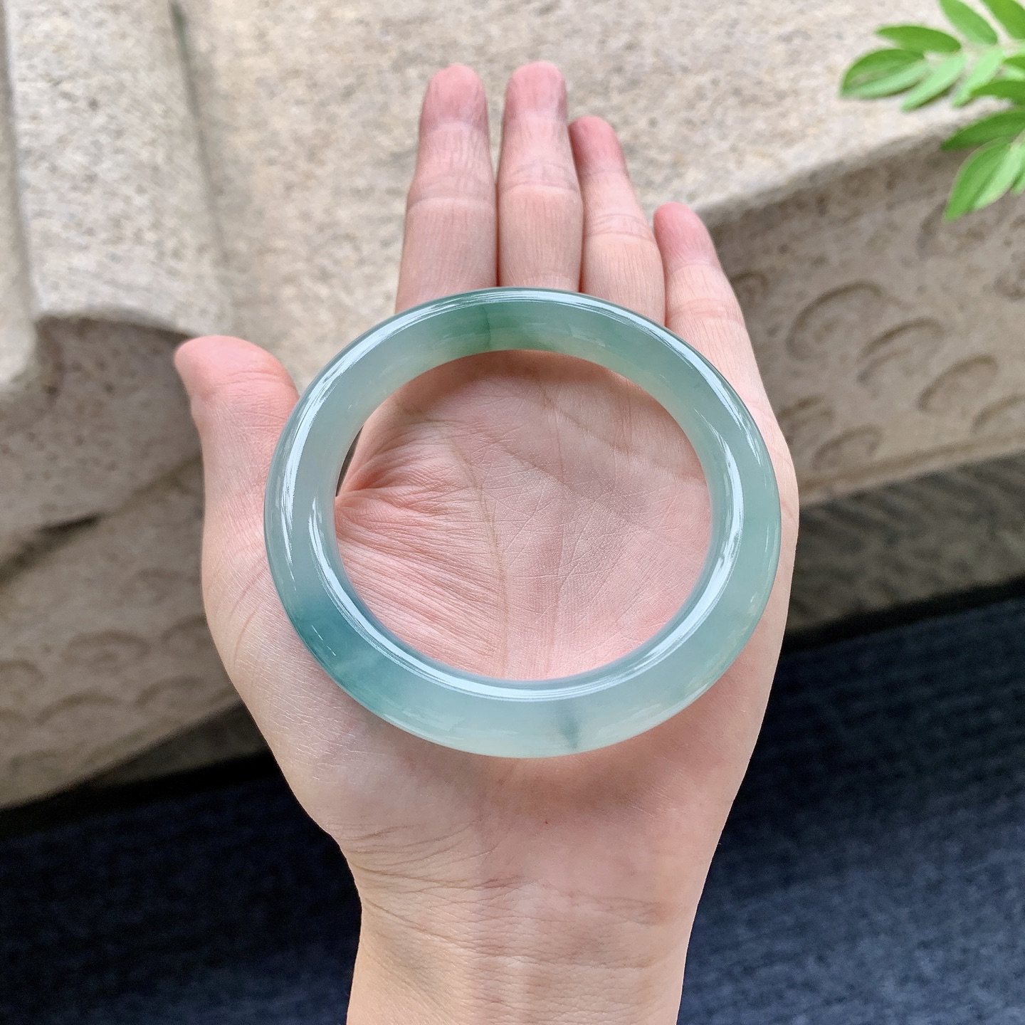 圆条54 55 圈口55/10/9.6 编码WW092451 糯冰飘绿，水润，种老，细腻，打灯有絮线