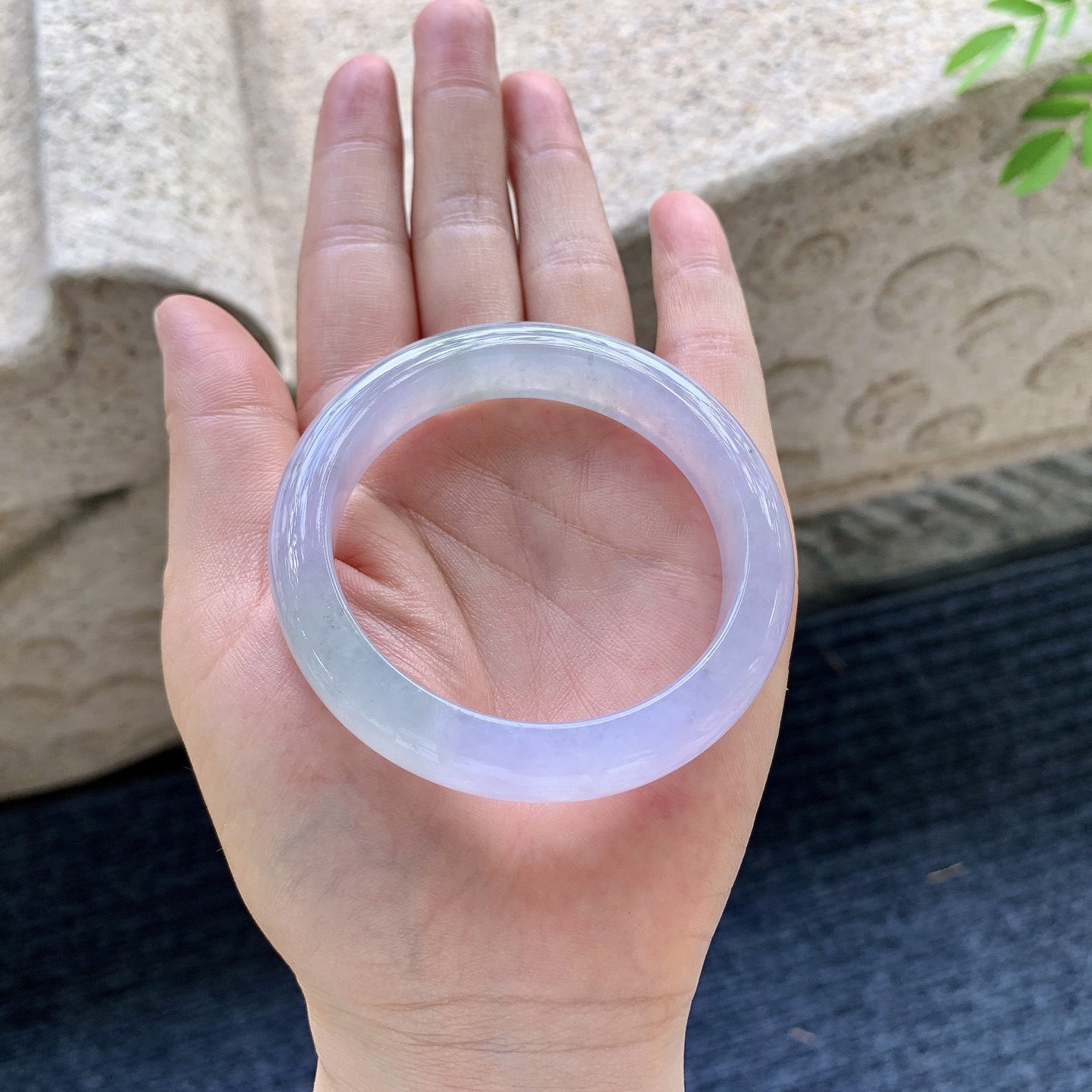正圈50 51 圈口51.2/11.5/7.8 编码BA093064 冰糯，水润，种老，细腻，打灯有纹线