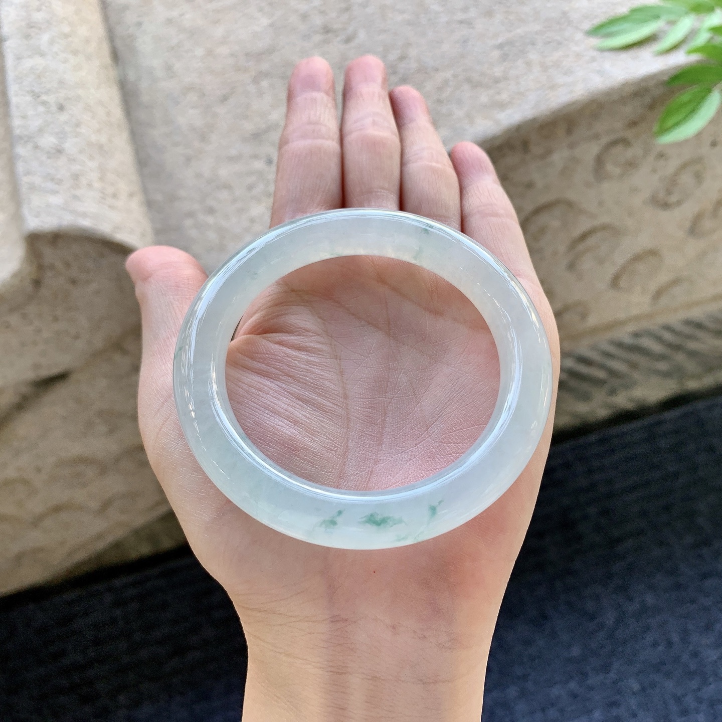 圆条54 55 圈口55.2/10.3/10 编码BA093046 冰糯飘花，水润，种老，细腻，打灯