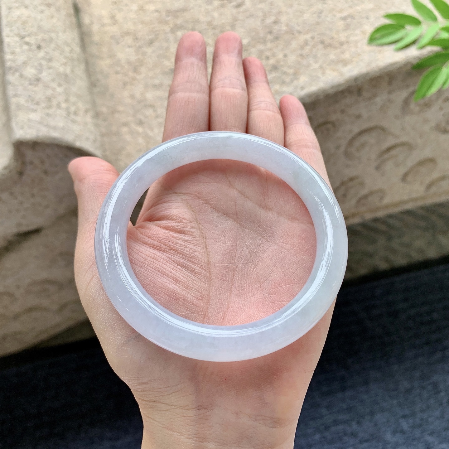 圆条59 60 【圈口】60/10.2/9.4 【编码】AD092440 【描述】细糯，水润，种老，细腻，打灯有絮线