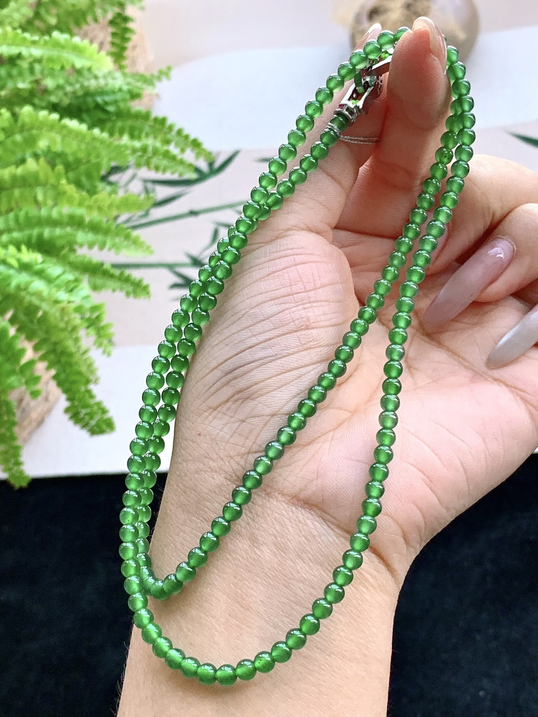 【珠子】️阳绿珠链圆珠子珠链 【说明】 性比高 【尺寸】3.8mm，30cm 【重量】18.5克
