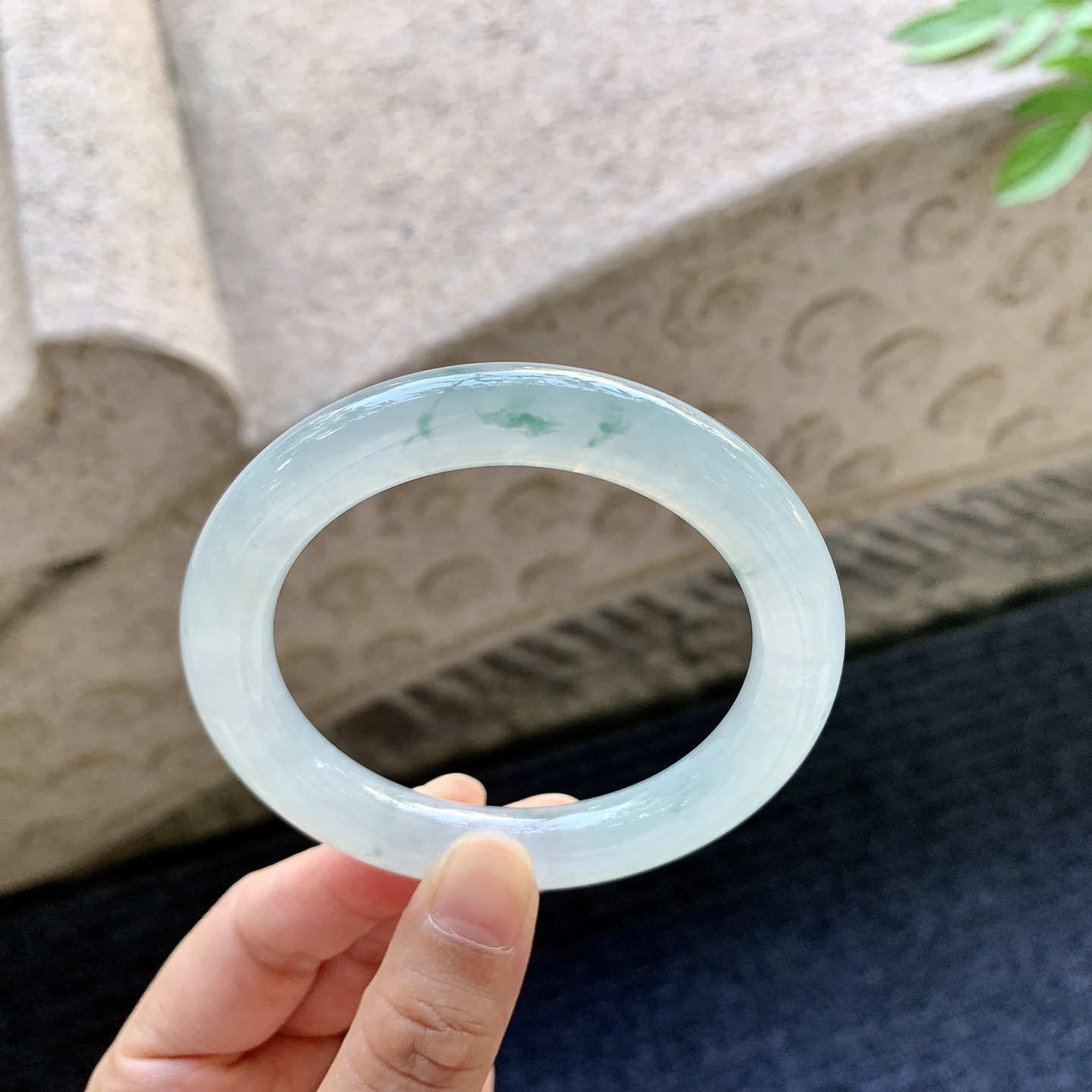 圆条54 55 圈口55.2/10.3/10 编码BA093046 冰糯飘花，水润，种老，细腻，打灯有棉线