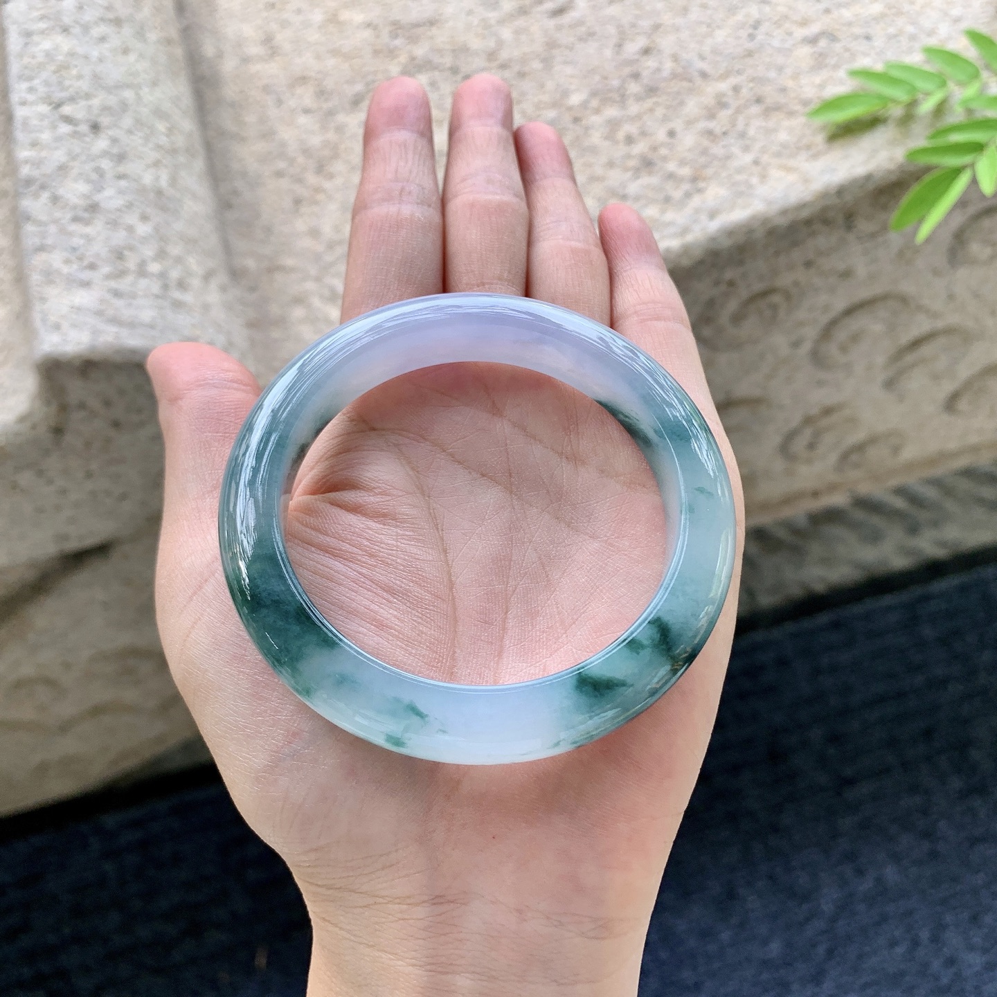 正圈55 56 圈口56/10.4/8.8 编码BA092562 冰糯飘花，水润，种老，细腻，打灯有絮线