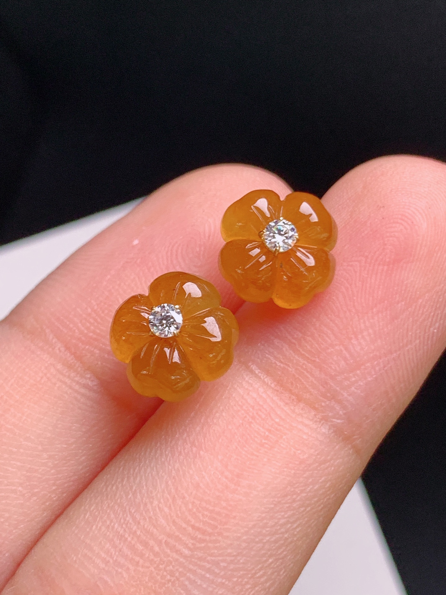 ️ 红翡小花耳钉，玉质温润，花瓣柔美，火彩亮眼 裸石8.9-3.5 530928