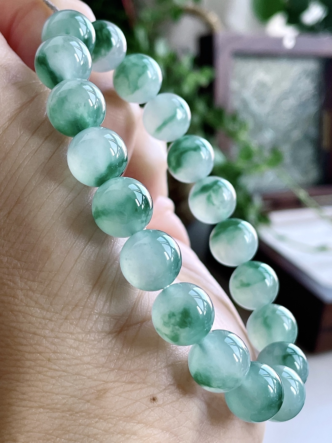 【珠子】冰种飘花手链圆珠珠子手链 【说明】缅甸 性比高 【尺寸】9.8mm 【重量】32.7克