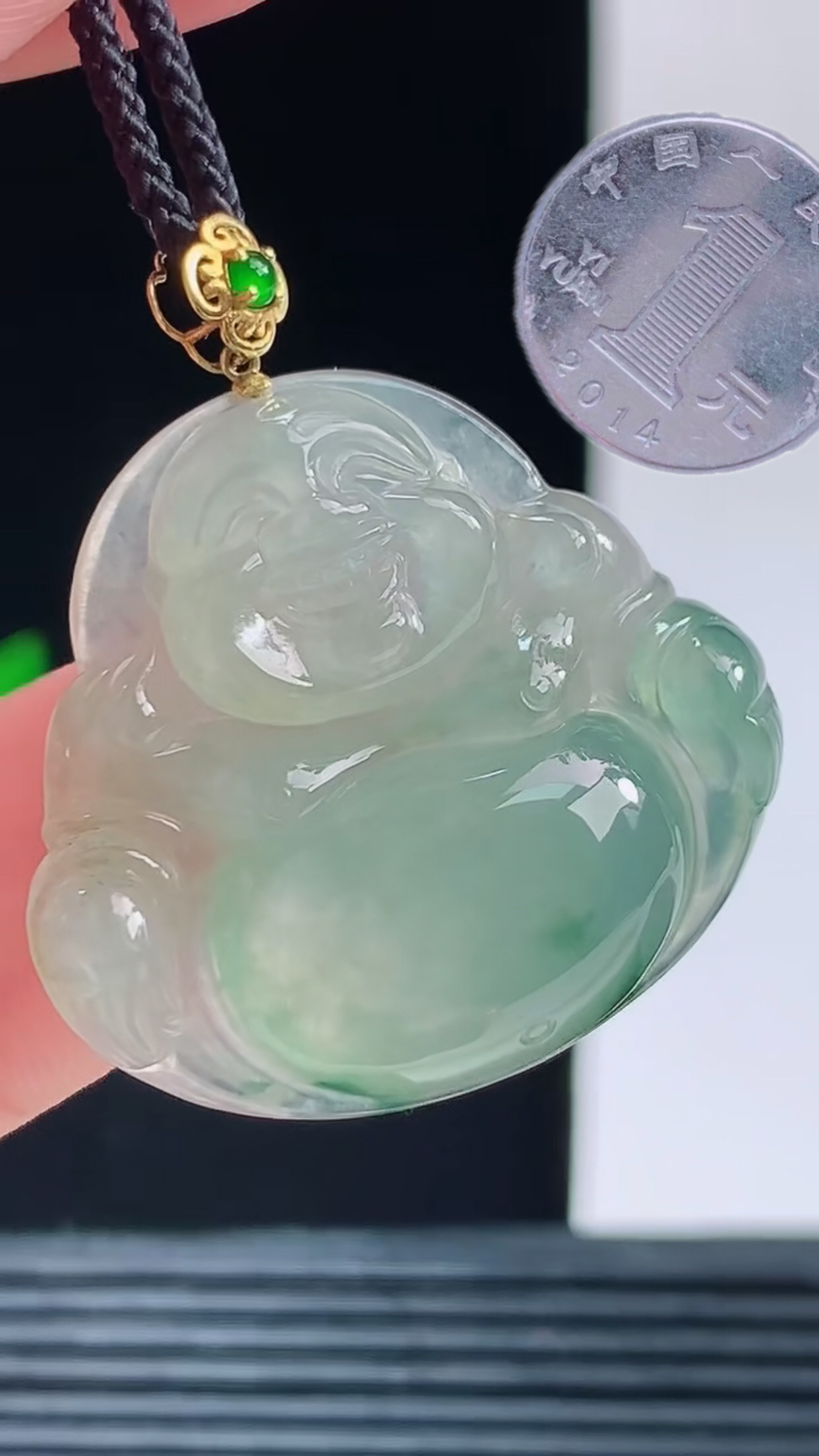 缅甸天然翡翠a货，18K金扣镶嵌冰种飘花笑口常开，佛公吊坠，尺寸26-29-6.3重量:7.31g #