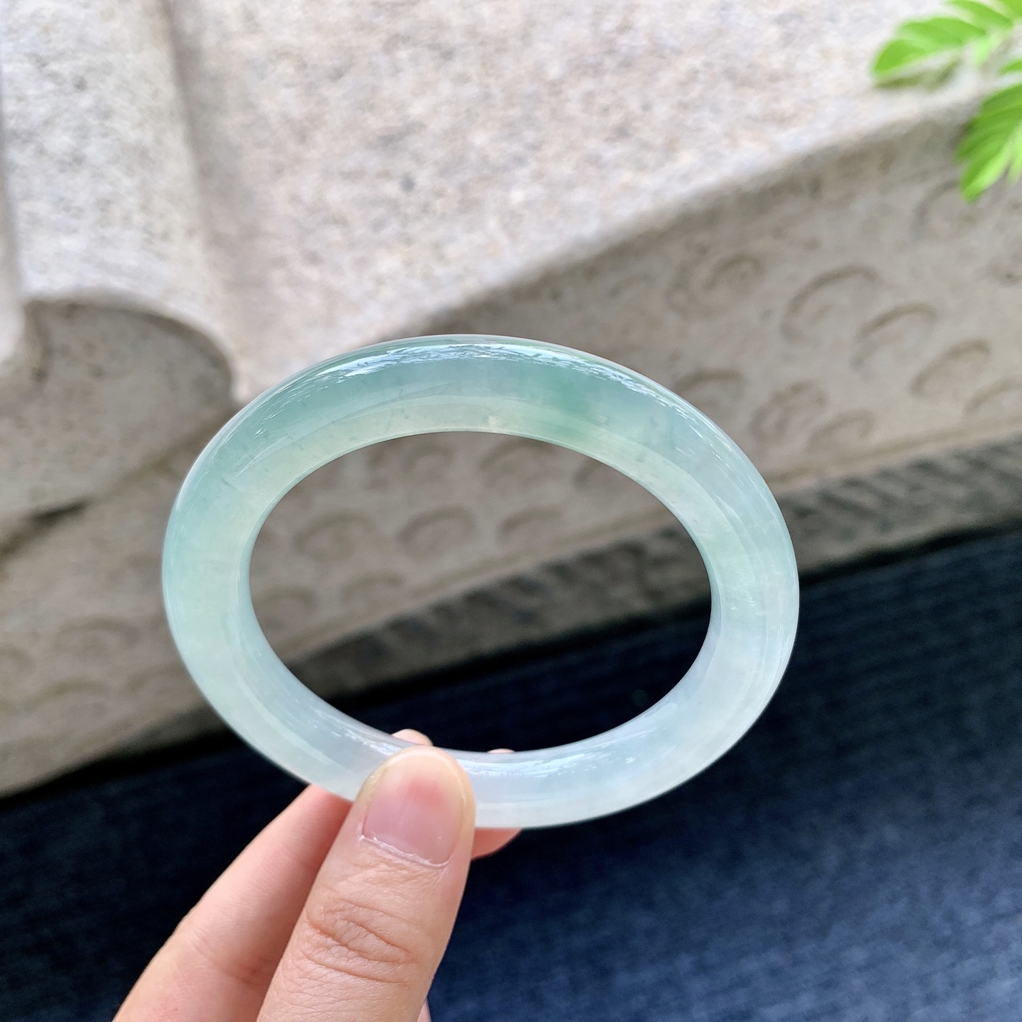 圆条56 57 圈口57.3/9.7/10 编码DW090607 冰糯晴绿，水润，种老，细腻，打灯有棉线