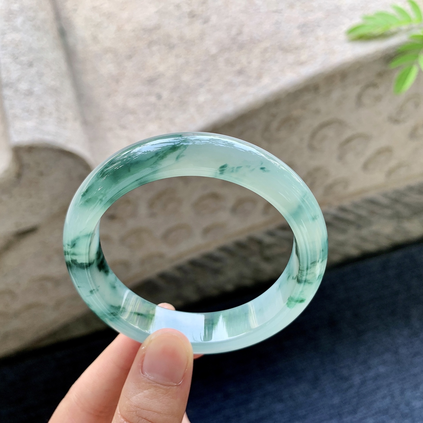 正圈54 55 圈口55.8/13.5/8 编码WW092540 冰糯飘花，水润，种老，细腻，无裂