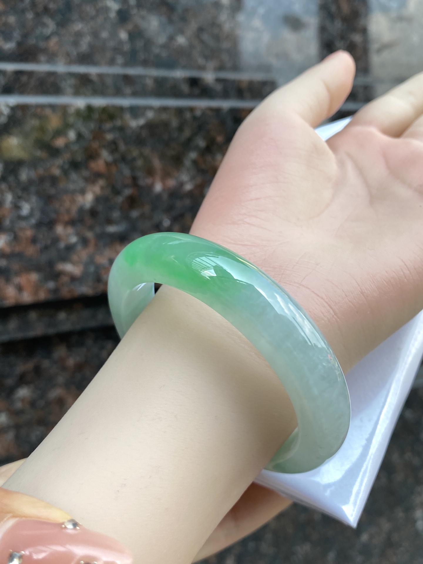 飘绿正圈手镯 尺寸：53.9-13.1-9.1 0CSL260930