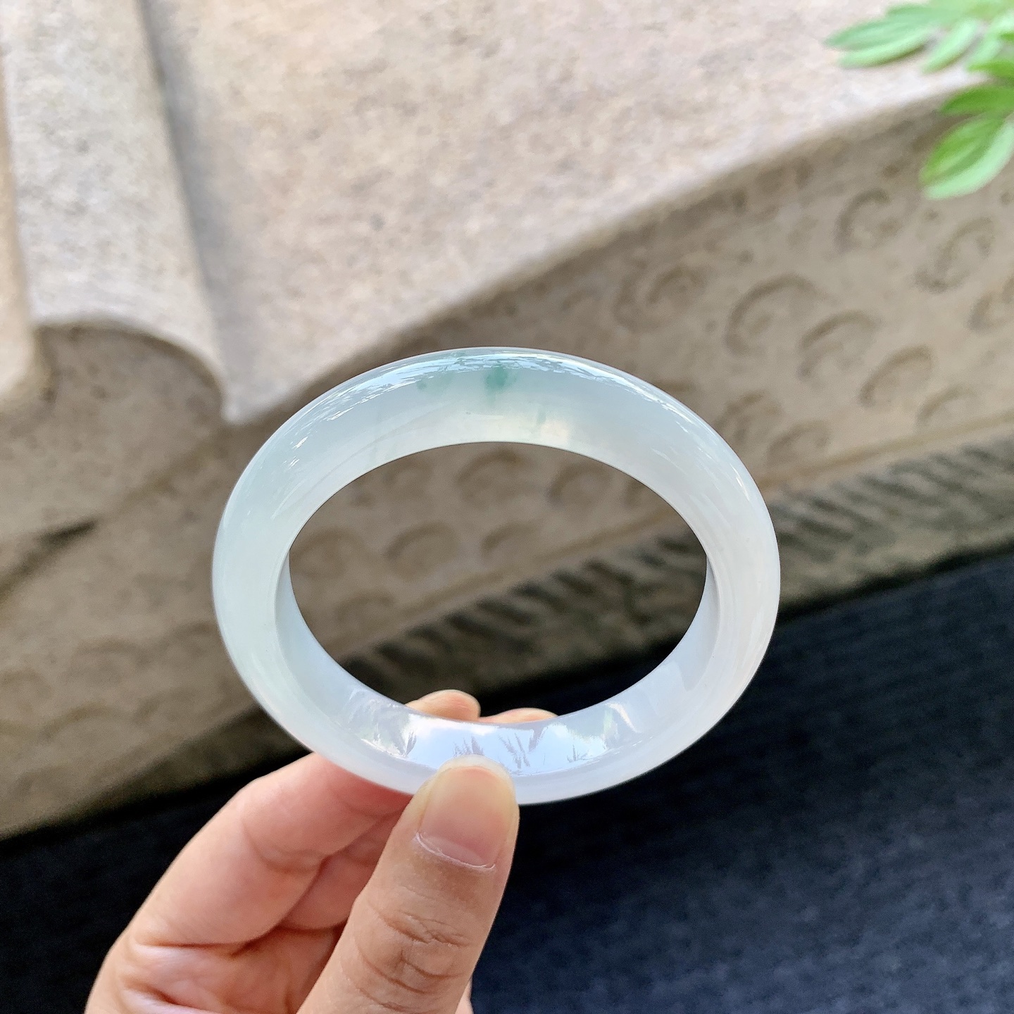 正圈52 53 圈口53/11.6/8.1 编码DZ093008 糯冰飘花，水润，种老，细腻，内侧有棉纹