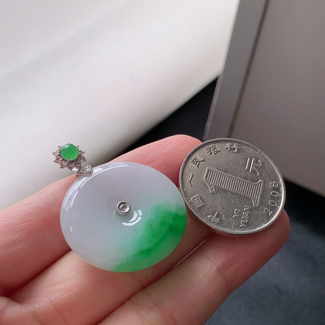 ️ 平安扣吊坠 翠色清新，种老水润细腻，佩戴优雅时尚 货号77704，35.9-26.8-4.5