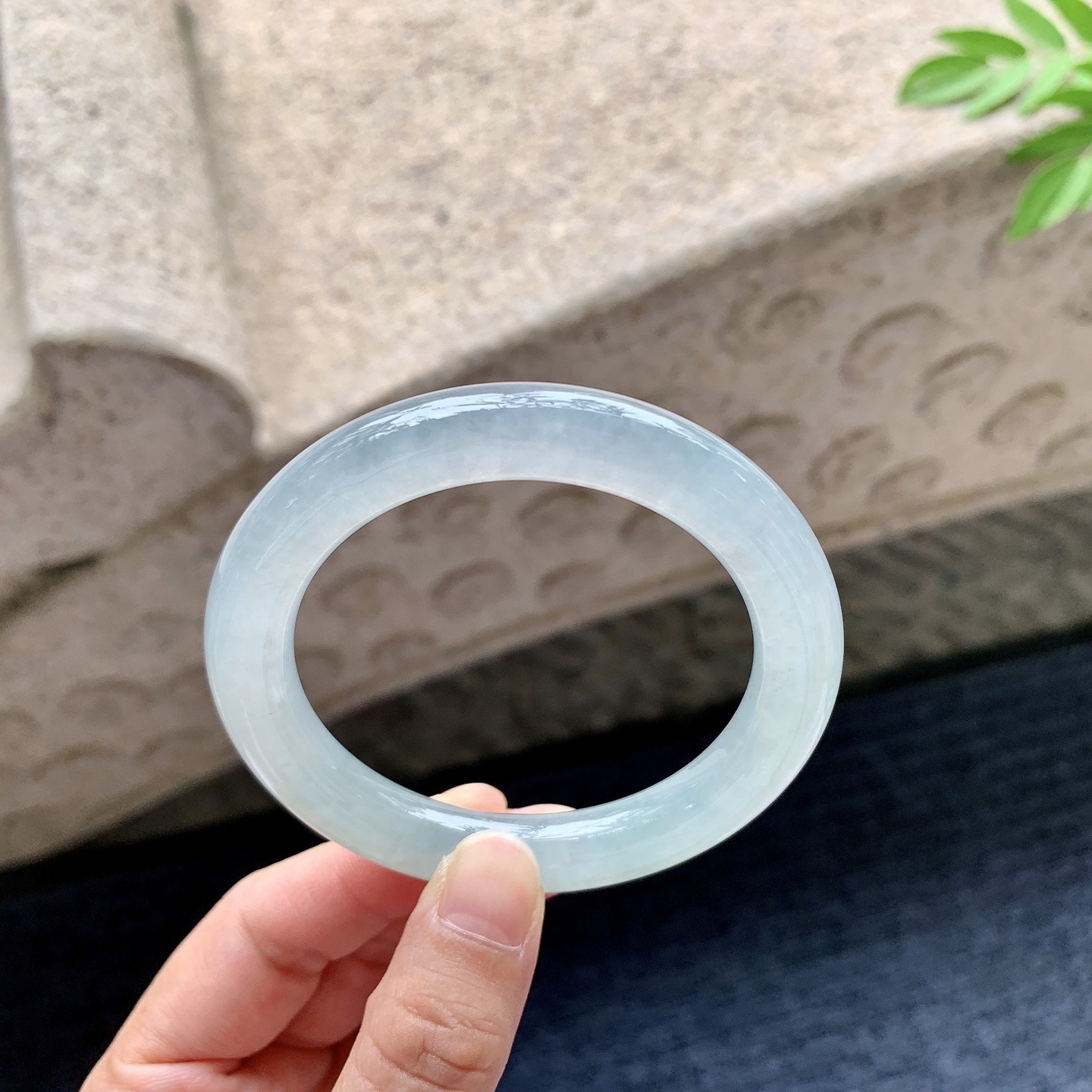 圆条52 53 圈口53.2/9.7/9.6 编码AD092417 糯冰底色，水润，种老，细腻，打灯有棉纹