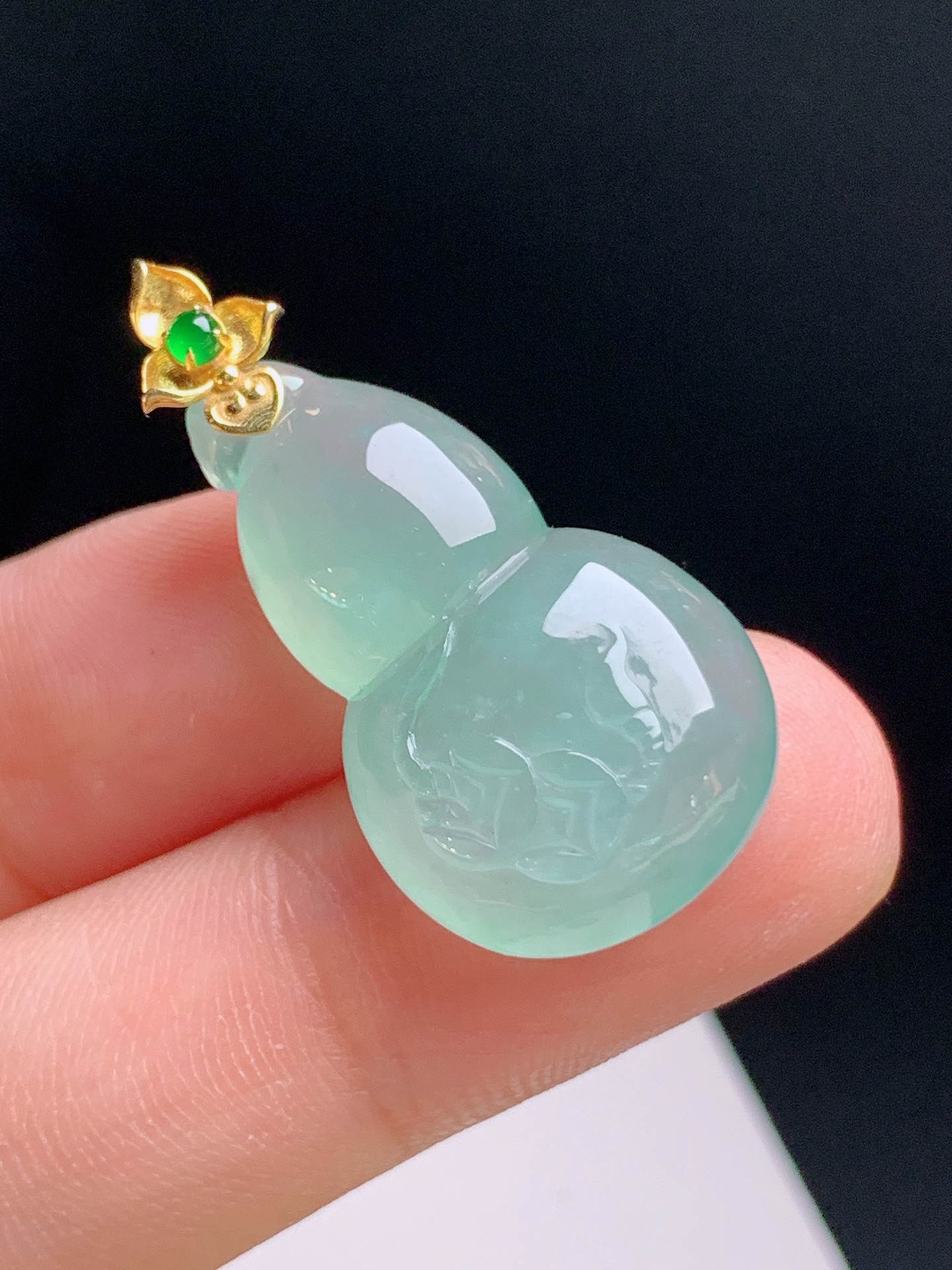 ️ 冰种飘绿葫芦吊坠，水润莹亮，色泽均匀，器型圆润，裸石25.7-16.2-7.132.5 45
