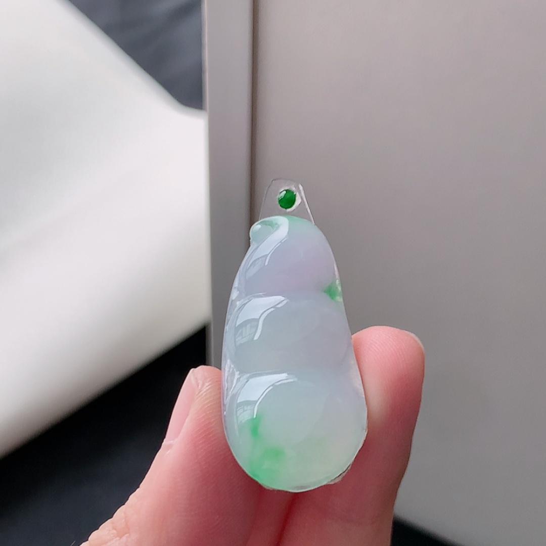 ️ 冰飘绿福豆挂件 冰润起胶感 色泽鲜艳无比 佩戴优雅气质 货号38514，37.3-17.1-3.8