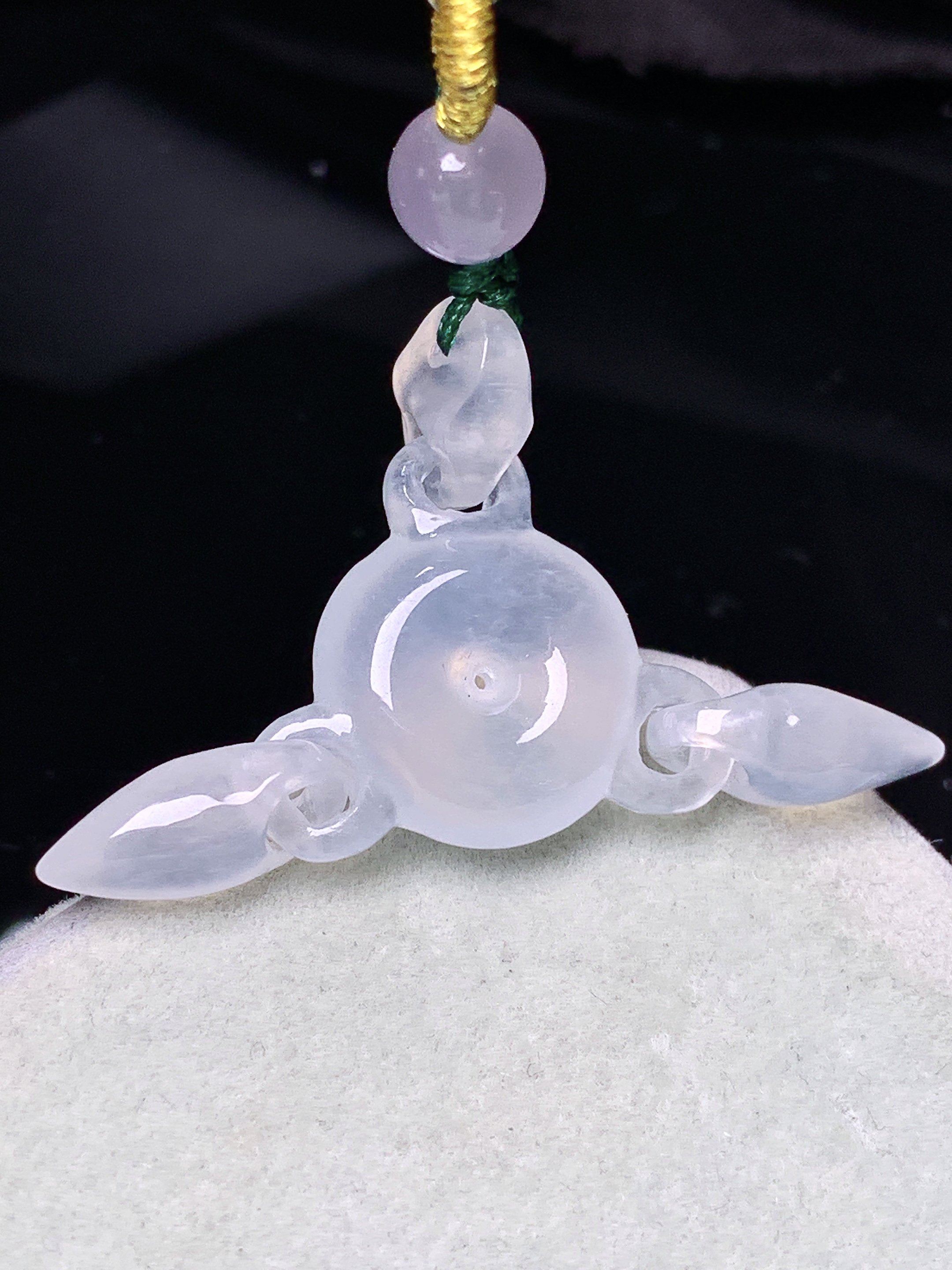冰种同心锁吊坠 玉质细腻 色泽艳丽清新 水润亮眼 整体尺寸32*13.3*5.5 a8