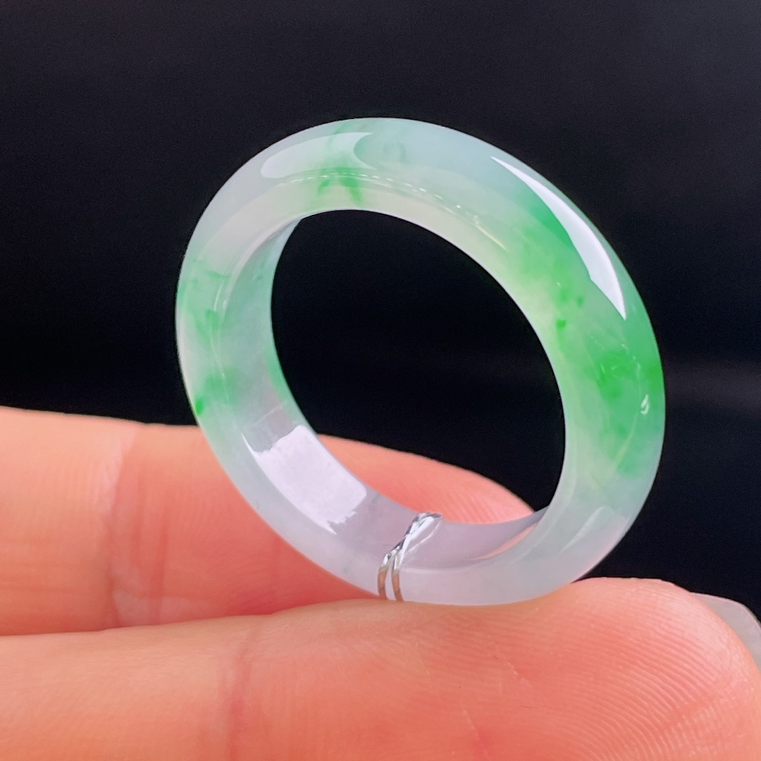 ️飘绿指环戒圈，老种起光，细底通透，尺寸：6.2/4圈口23mm0930