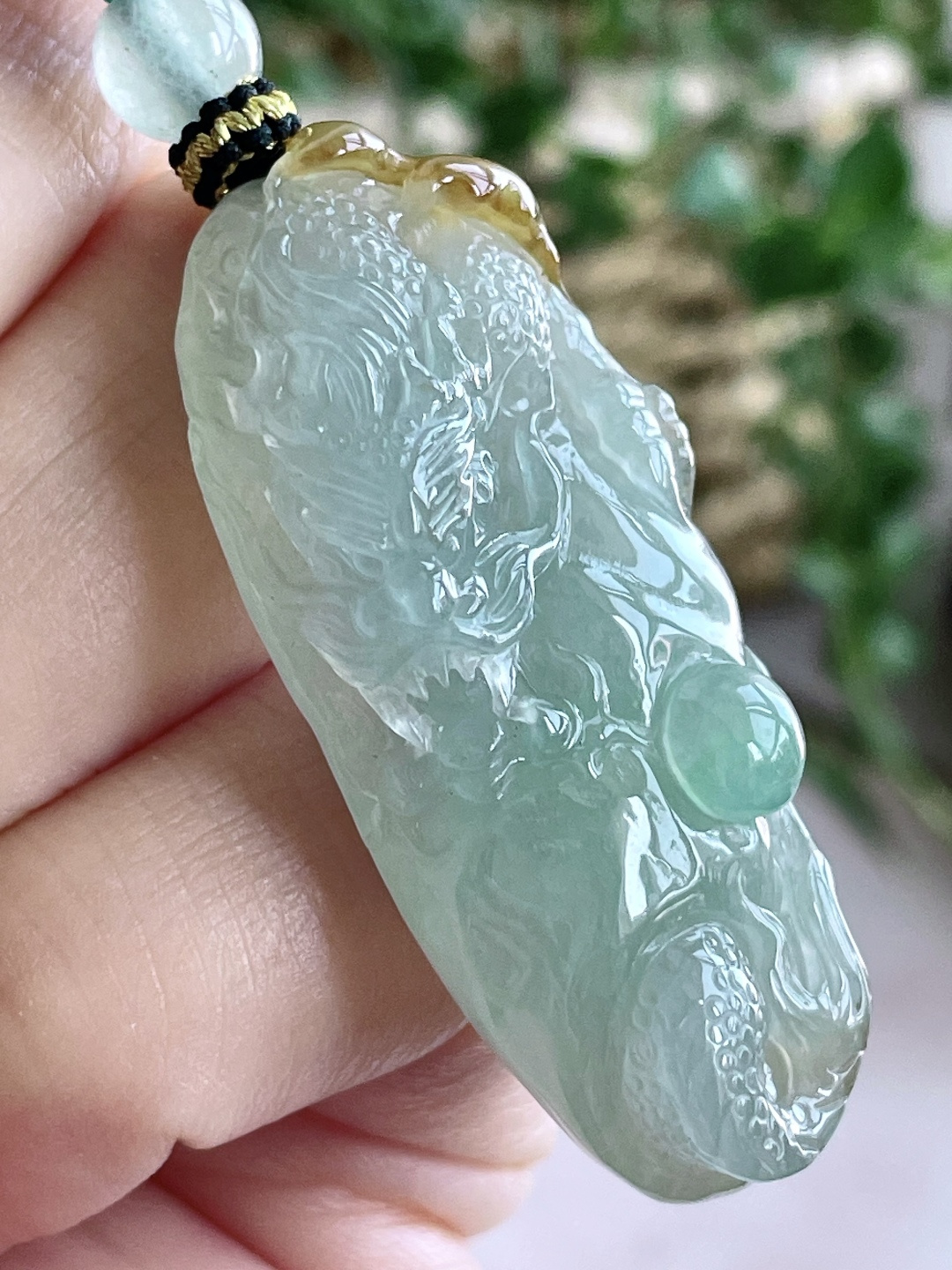 【裸石】冰晴水生肖龙龙牌吊坠 【说明】缅甸 无裂 性比高 飘黄翡 厚装 【尺寸】45.2-20-9.2 【重量】18.4克
