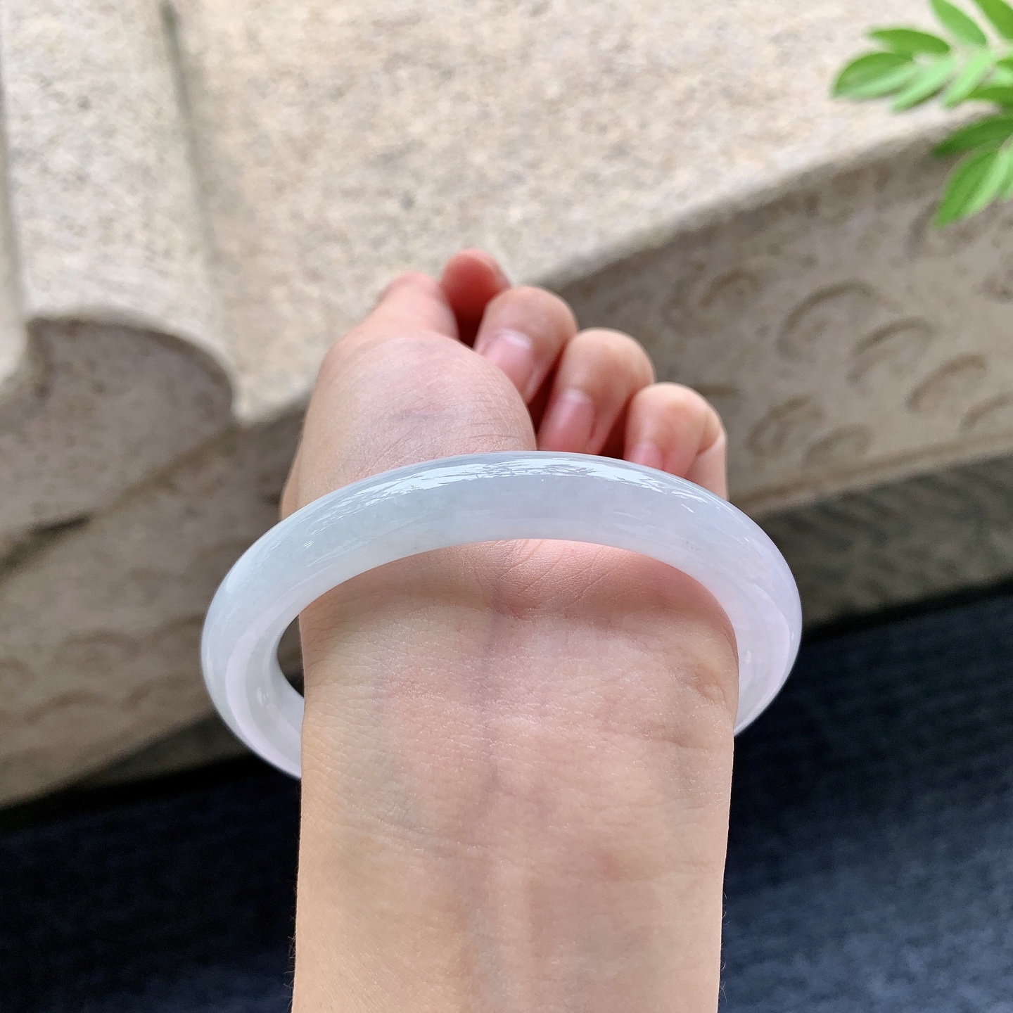 圆条59 60 【圈口】60/10.2/9.4 【编码】AD092440 【描述】细糯，水润，种老，细腻，打灯有絮线