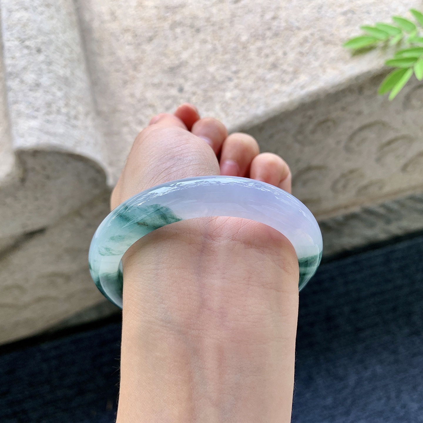 正圈55 56 圈口56/10.4/8.8 编码BA092562 冰糯飘花，水润，种老，细腻，打灯有絮线